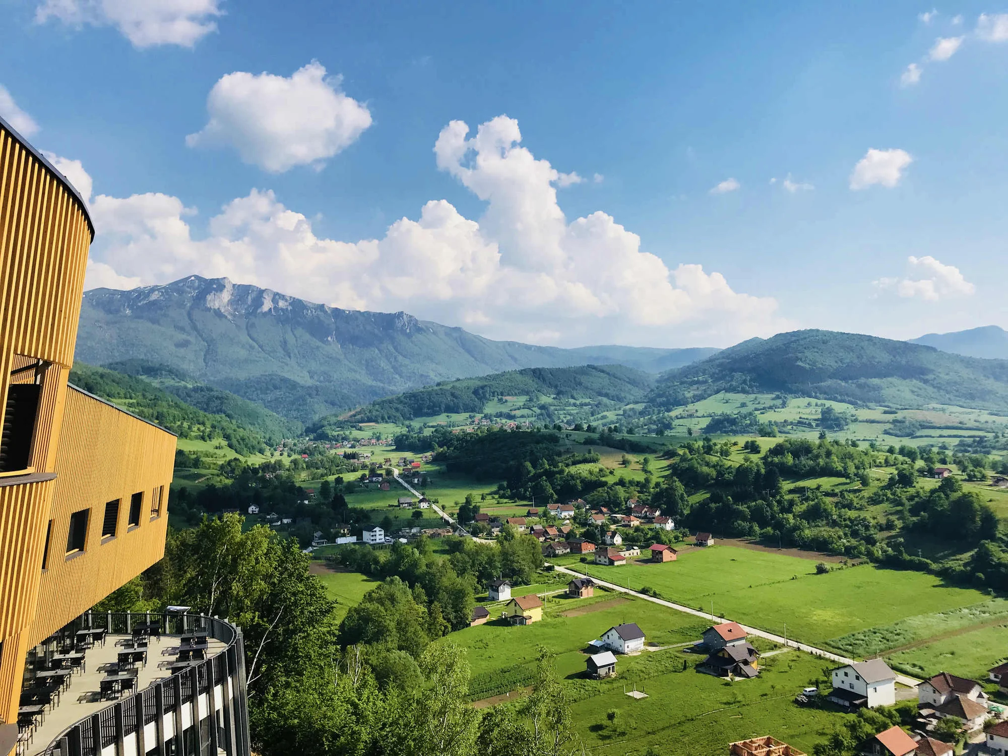 Spa resort uprostřed lesů u Sarajeva: snídaně, luxusní wellness i výhledy na známé hory