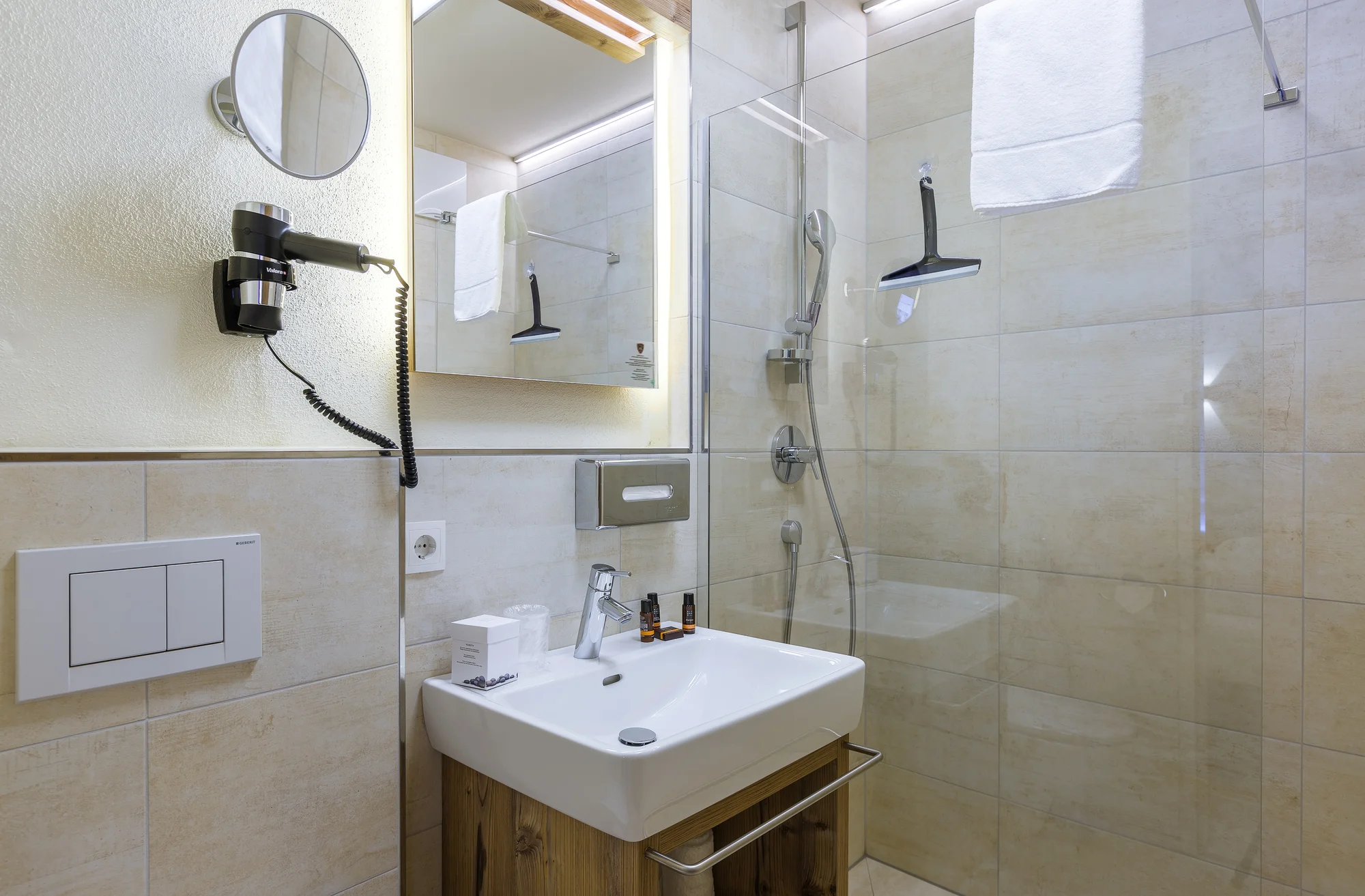 Dovolená v Saalbachu: moderní 4* apartmány v alpském stylu, snídaně, karta výhod