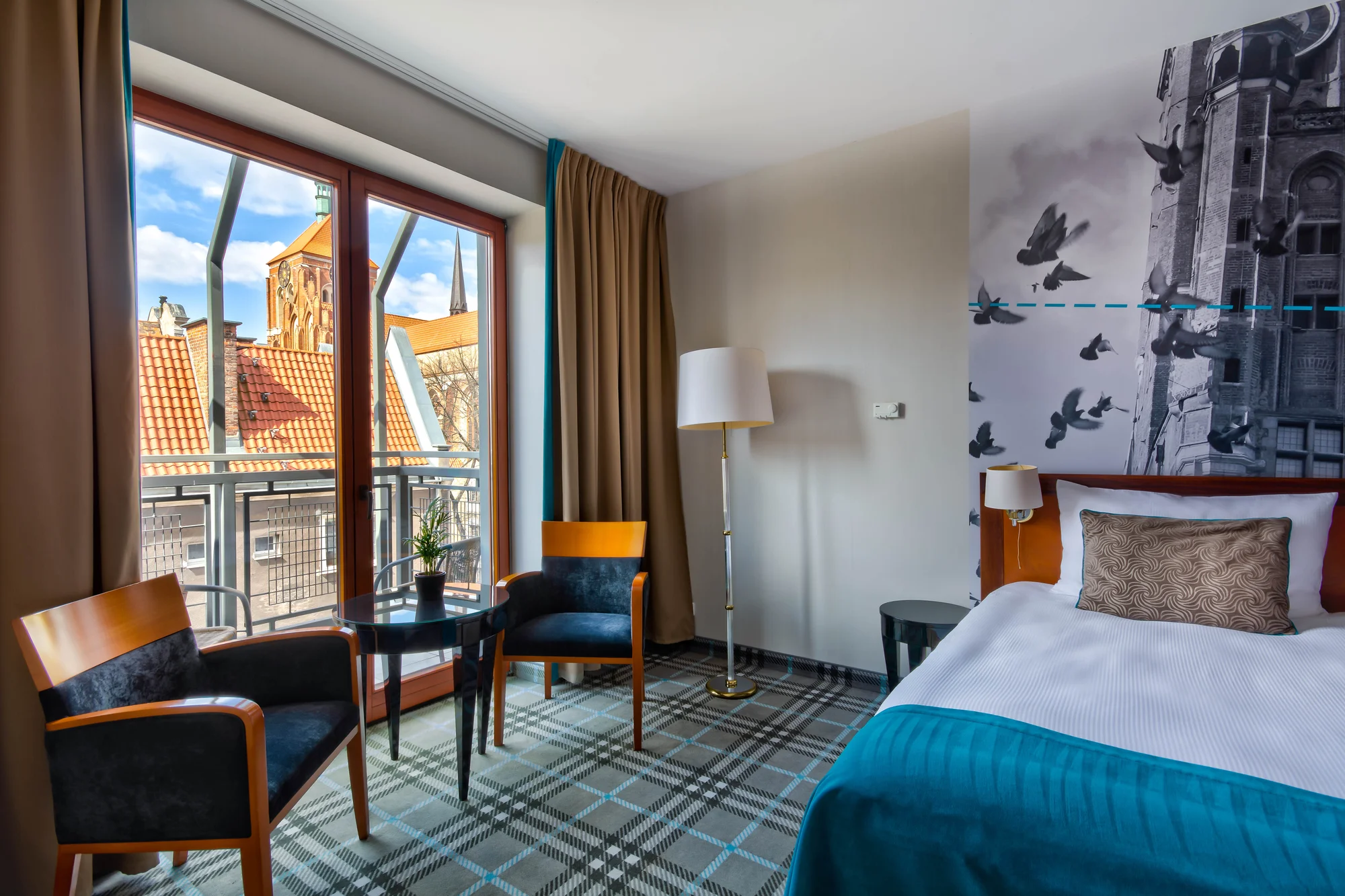 Moderní hotel v centru Gdaňsku, přímo u řeky a starého jeřábu: snídaně a neomezeně sauna