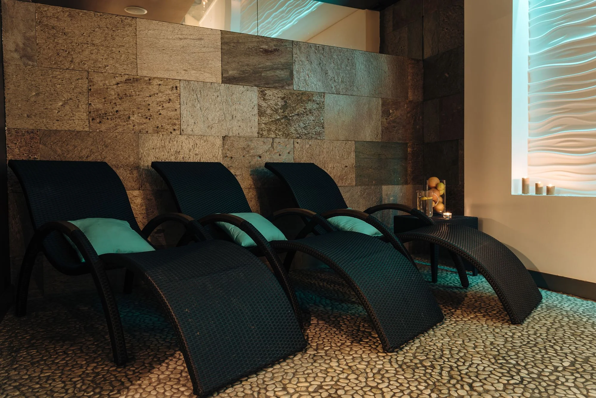 Moderní hotel v centru Gdaňsku, přímo u řeky a starého jeřábu: snídaně a neomezeně sauna