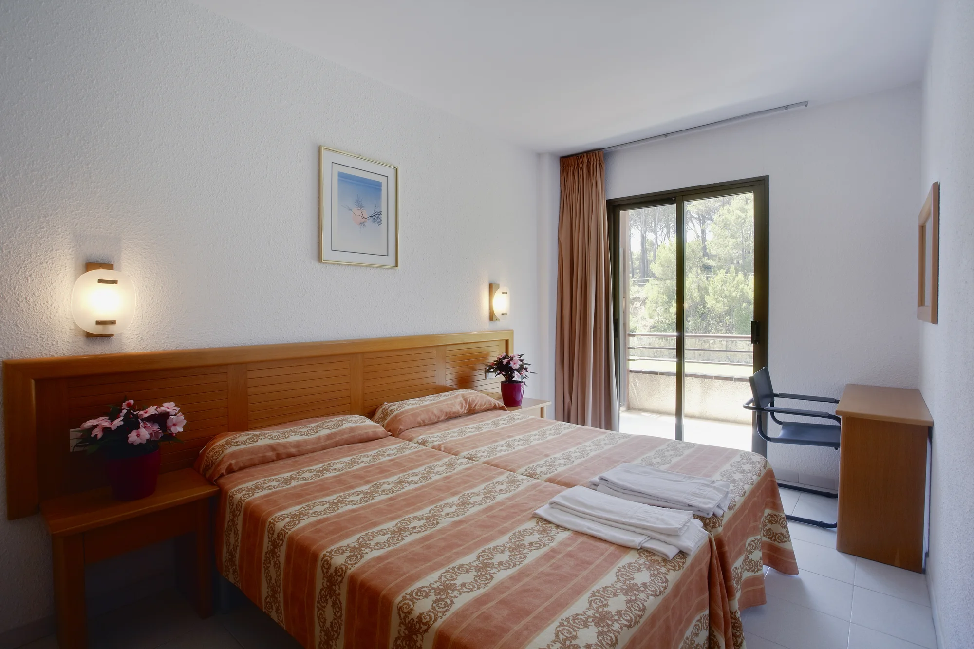 Španělská Costa Brava: příjemný hotel kousek od pláže a neomezeně bazén