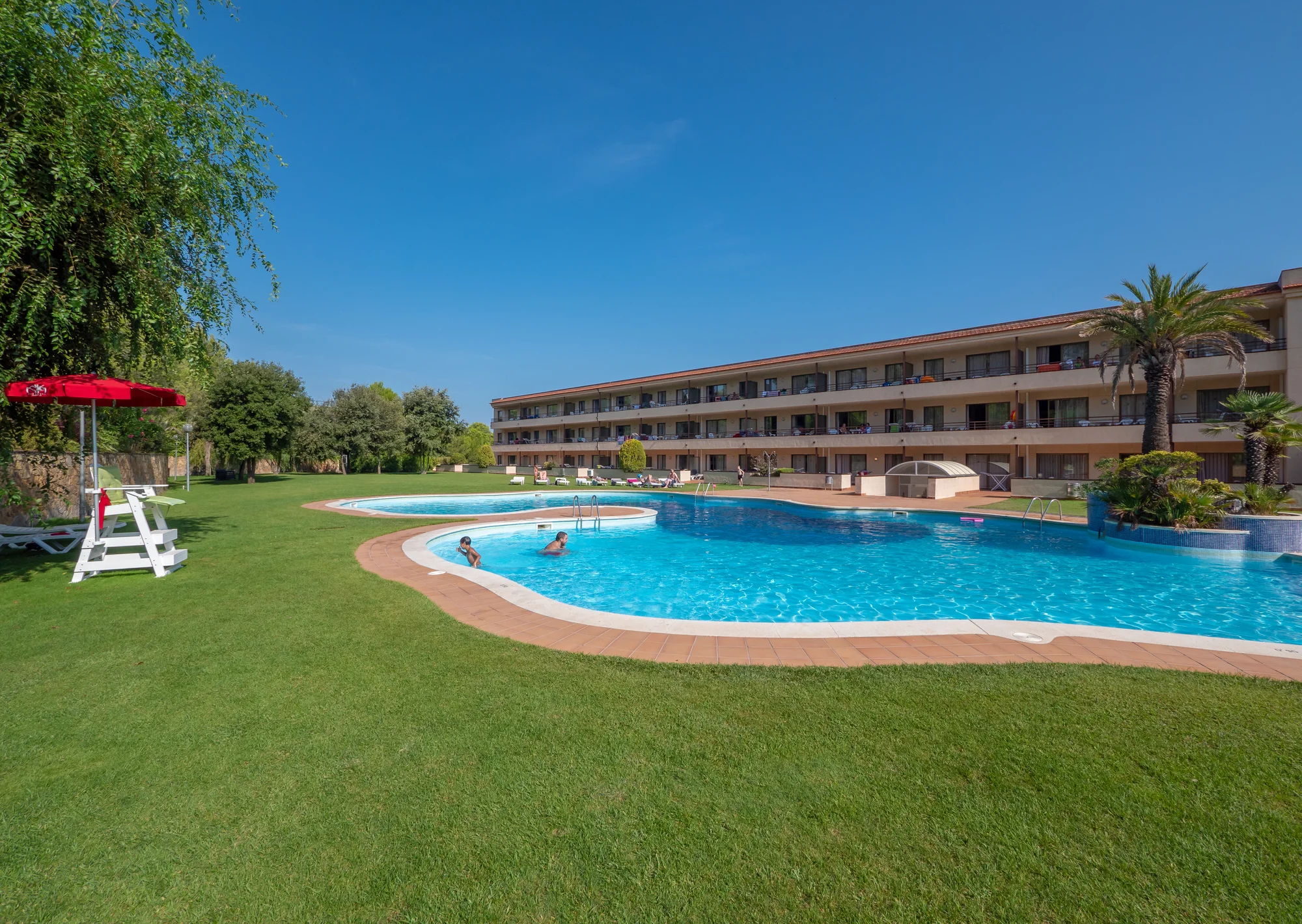 Španělská Costa Brava: příjemný hotel kousek od pláže a neomezeně bazén