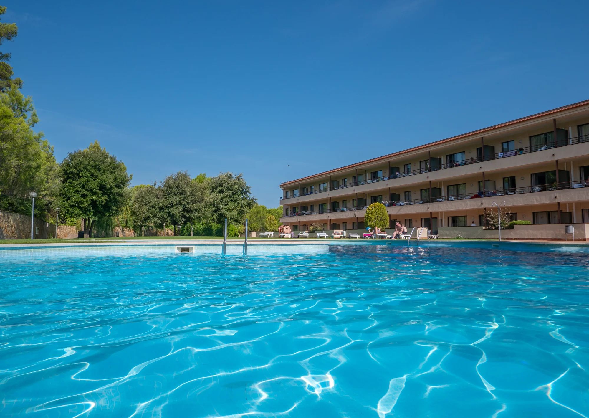 Španělská Costa Brava: příjemný hotel kousek od pláže a neomezeně bazén