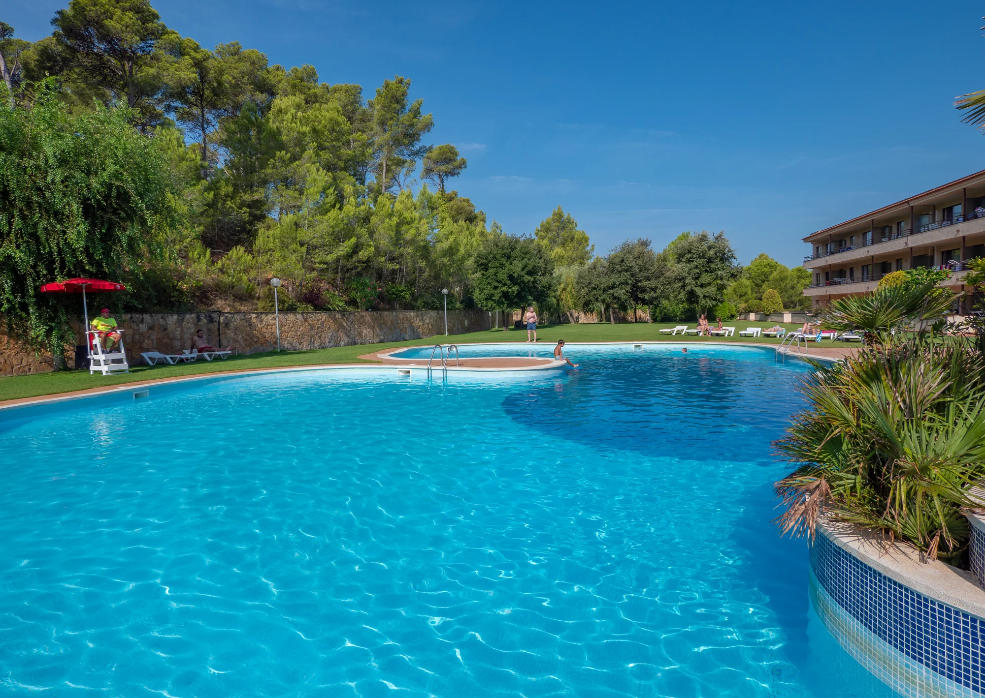 Španělská Costa Brava: příjemný hotel kousek od pláže a neomezeně bazén