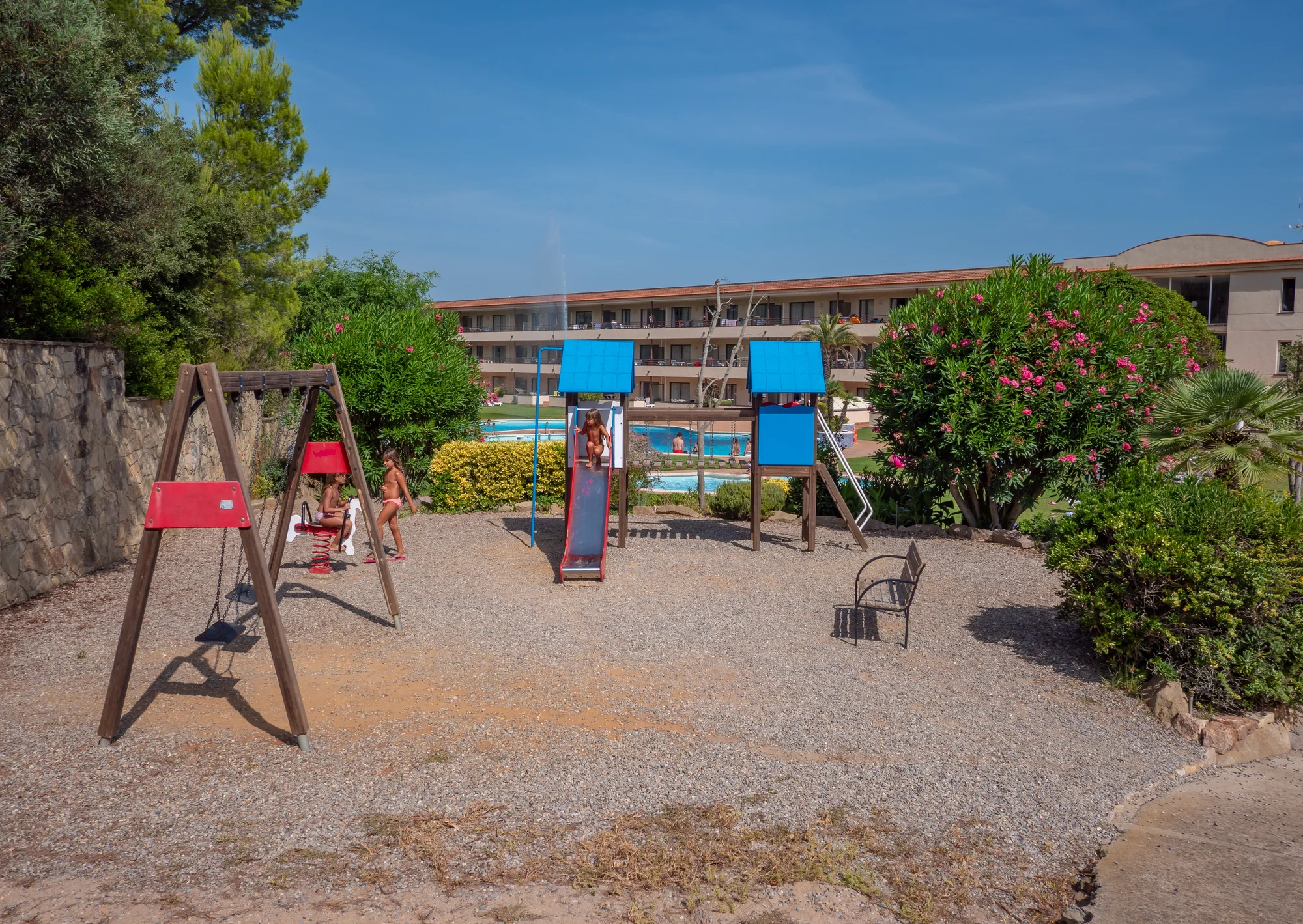 Španělská Costa Brava: příjemný hotel kousek od pláže a neomezeně bazén