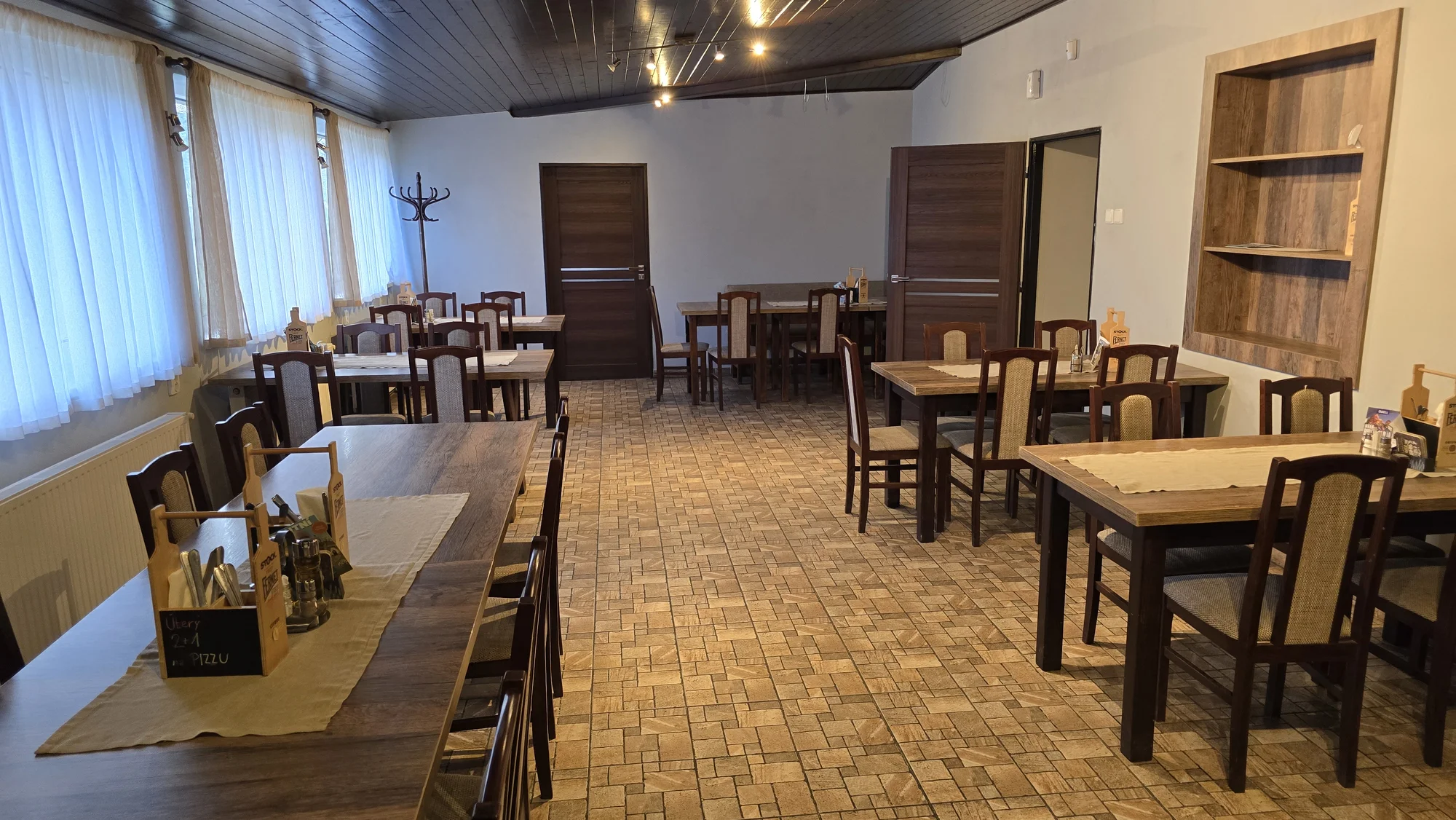 Vepřové koleno pečené 36 hod. i s pivem Radegast 12° pro 1 nebo 2 osoby