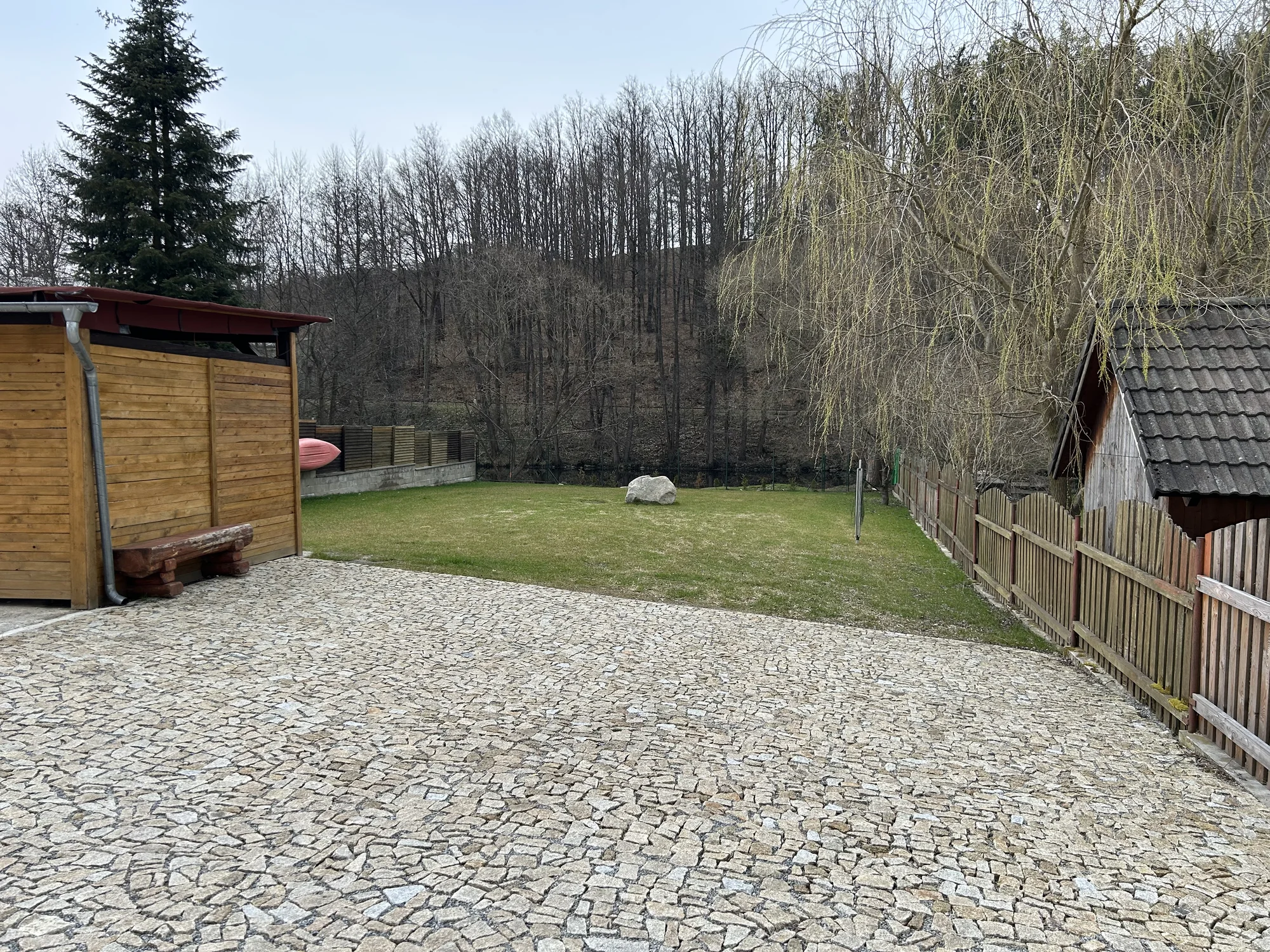 Penzion s půjčovnou raftů: apartmány až pro 7 osob, vč. kuchyně a zahrady s ohništěm, 9 km od Lipna