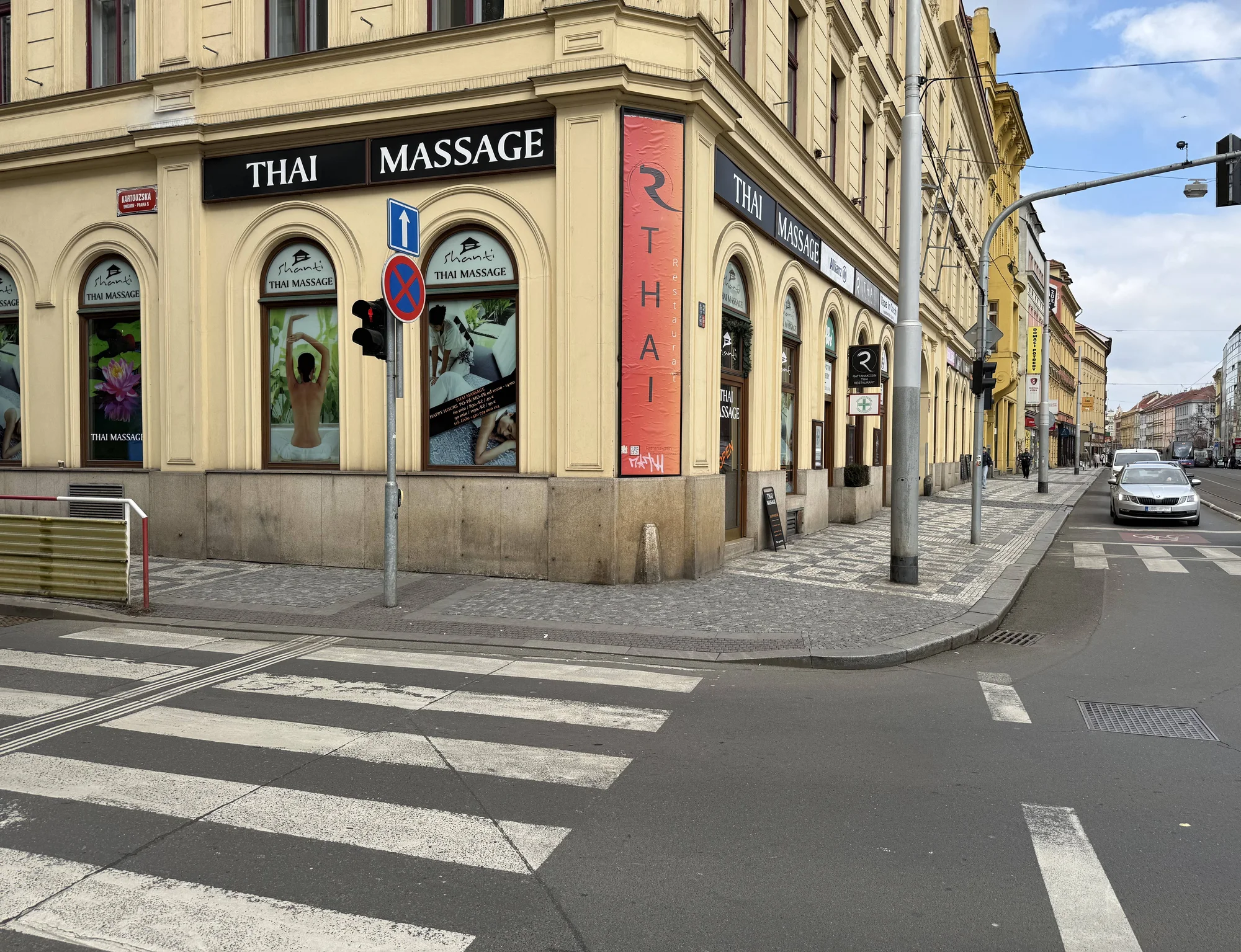 Párová aroma masáž v thajském salonu na Smíchově i balíček s následnou relaxací a občerstvením