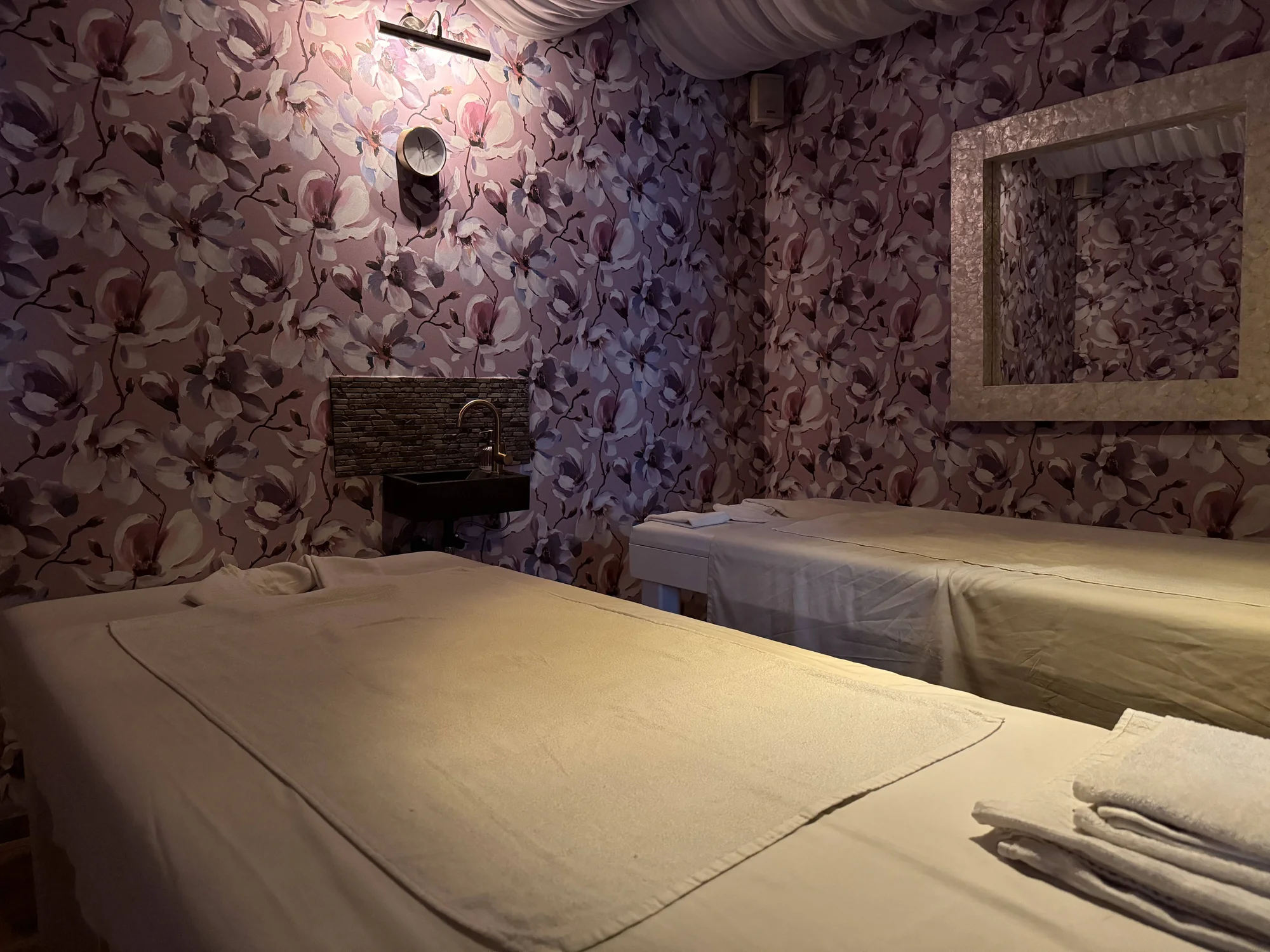 Párová aroma masáž v thajském salonu na Smíchově i balíček s následnou relaxací a občerstvením