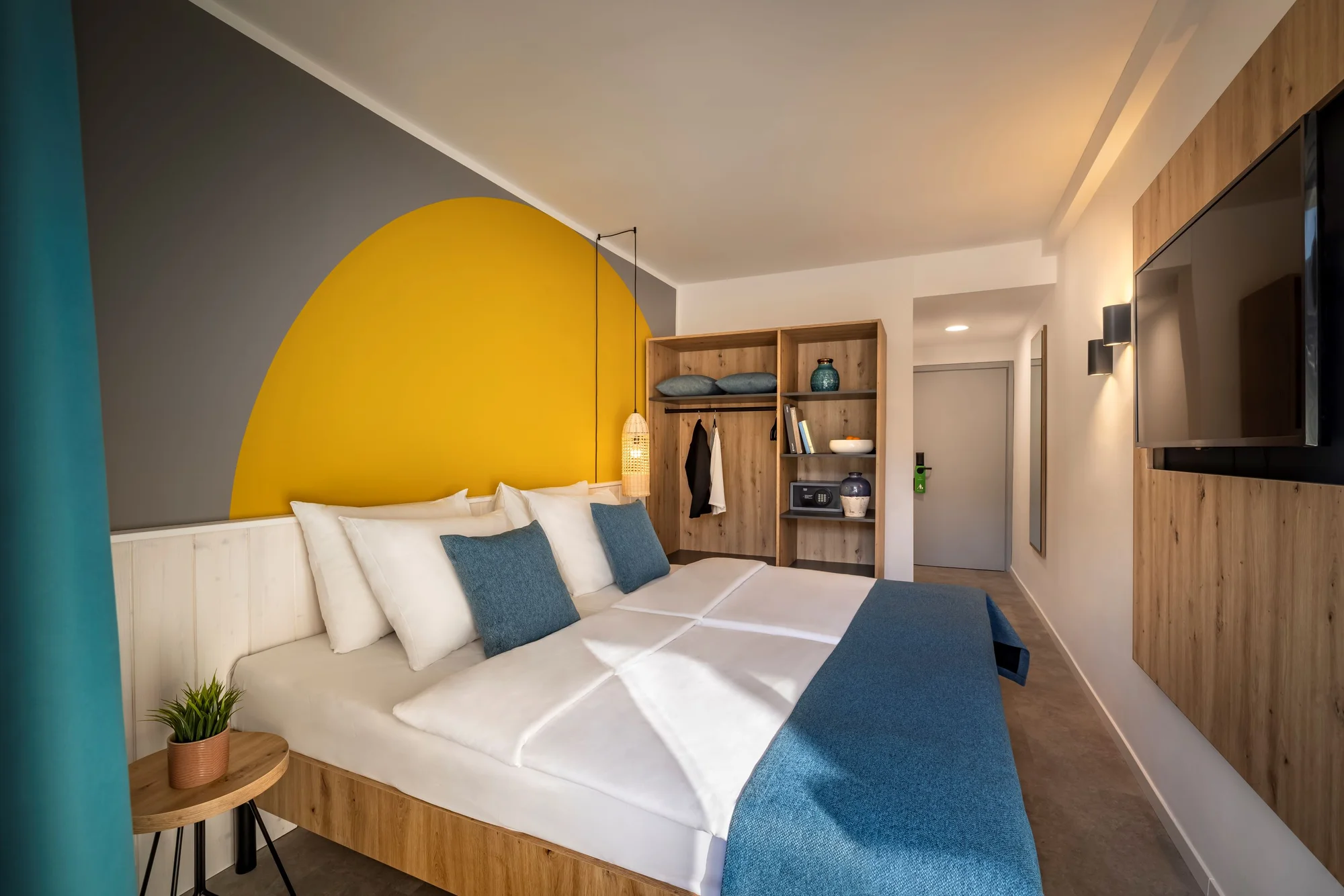 Moderní hotel v Bašce na chorvatském Krku: hned u pláže, venkovní i vnitřní bazény a polopenze plus