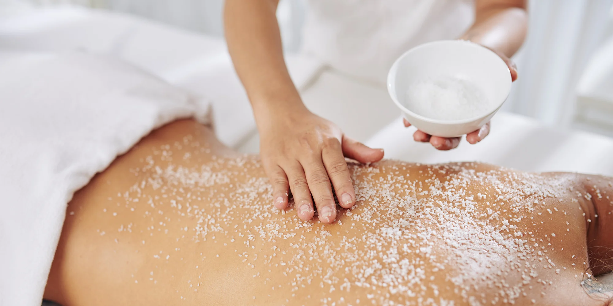 Blahodárná sůl Fudu: peeling zad s masáží aj.