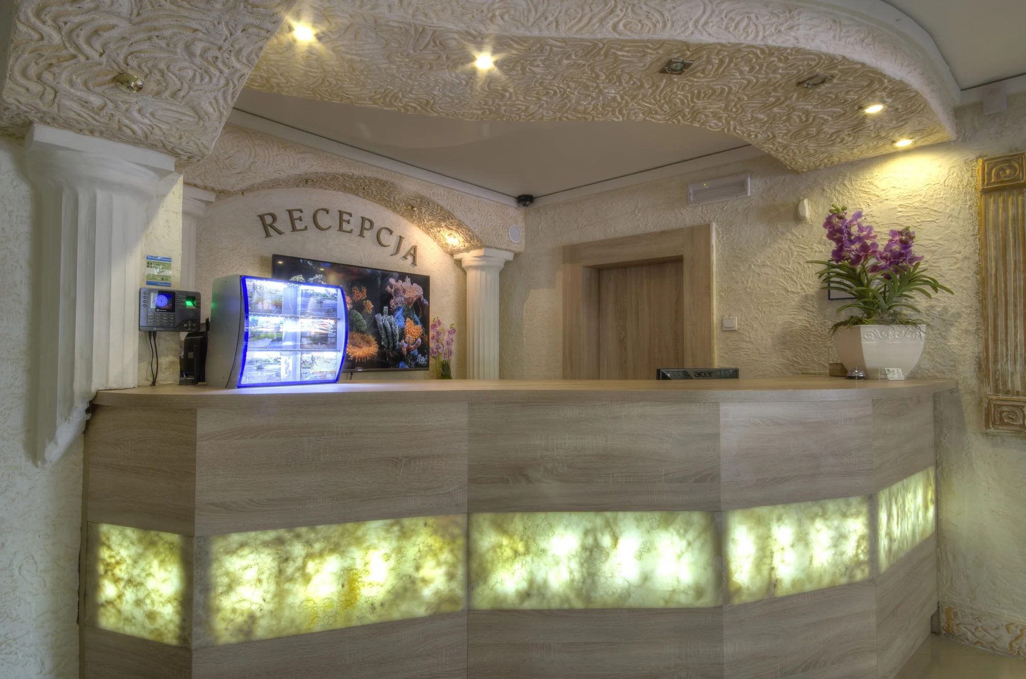 Dovolená u Mazruských jezer: 3* hotel přímo u promenády i snídaně či polopenze