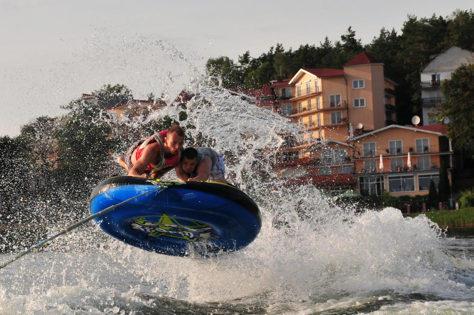 Dovolená u Mazruských jezer: 3* hotel přímo u promenády i snídaně či polopenze