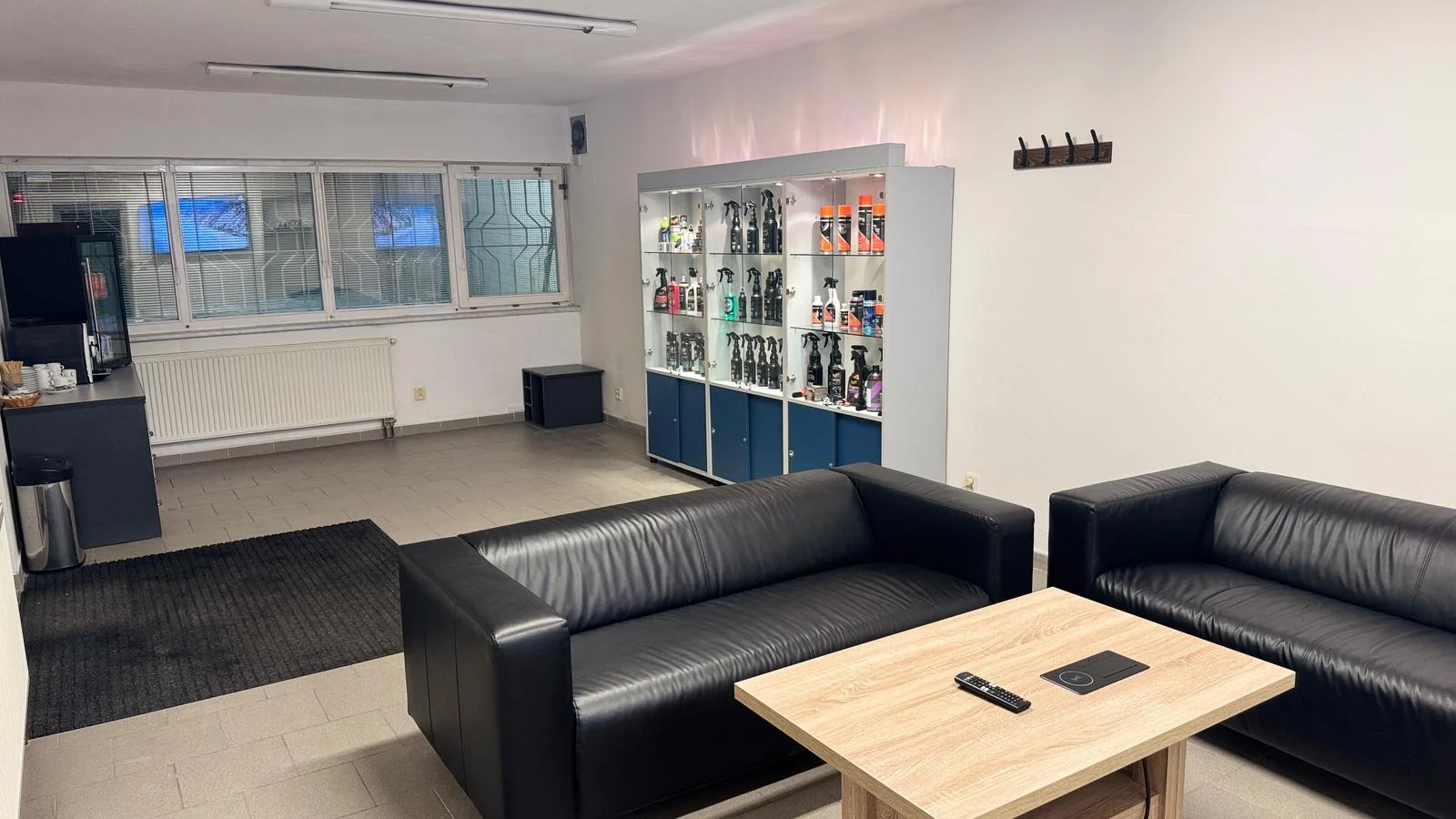 Péče o váš vůz: čištění klimatizace, interiéru, renovace světlometů i strojní leštění