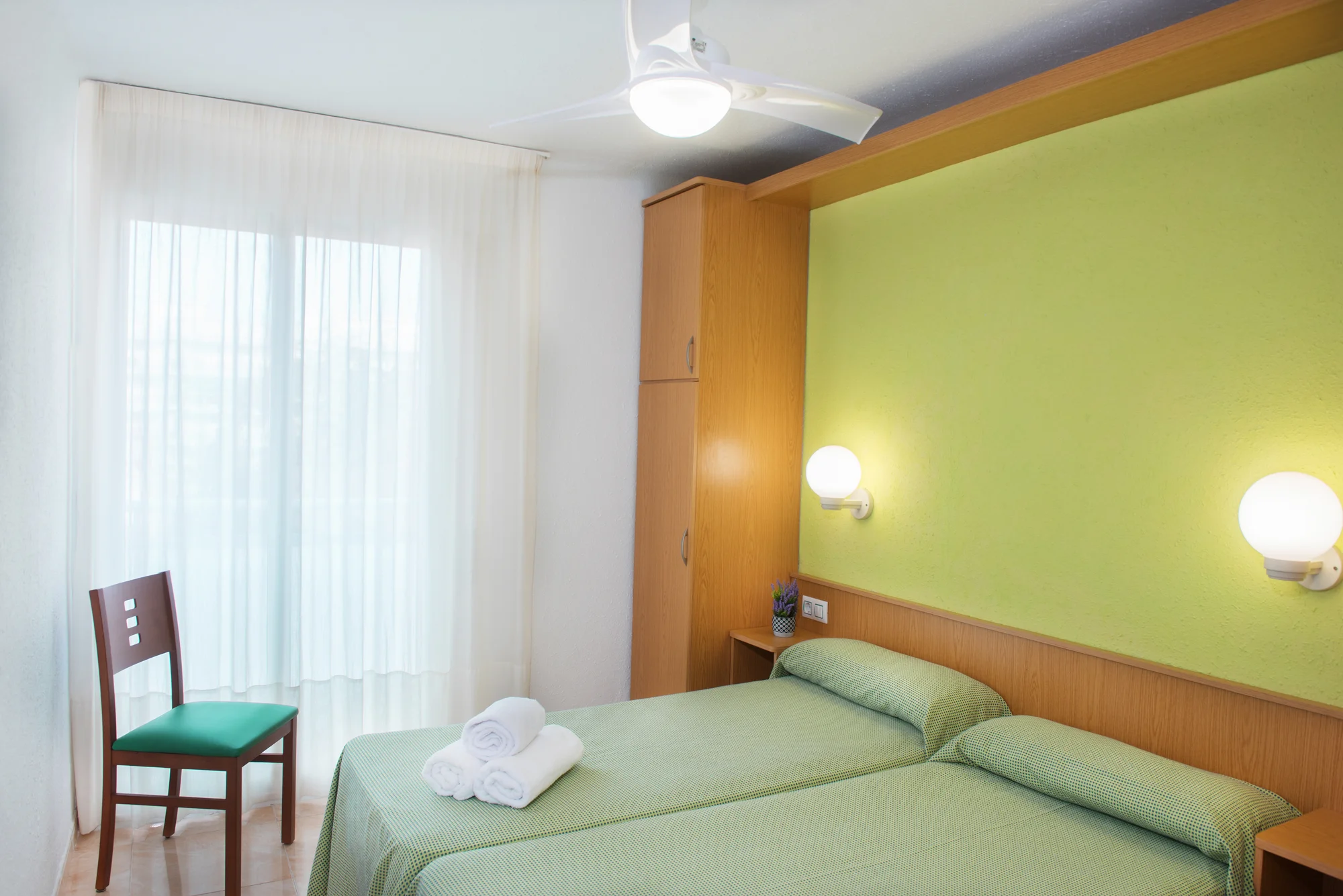 Apartmány na španělském pobřeží Costa Dorada: bazén a terasa, pláž 50 metrů