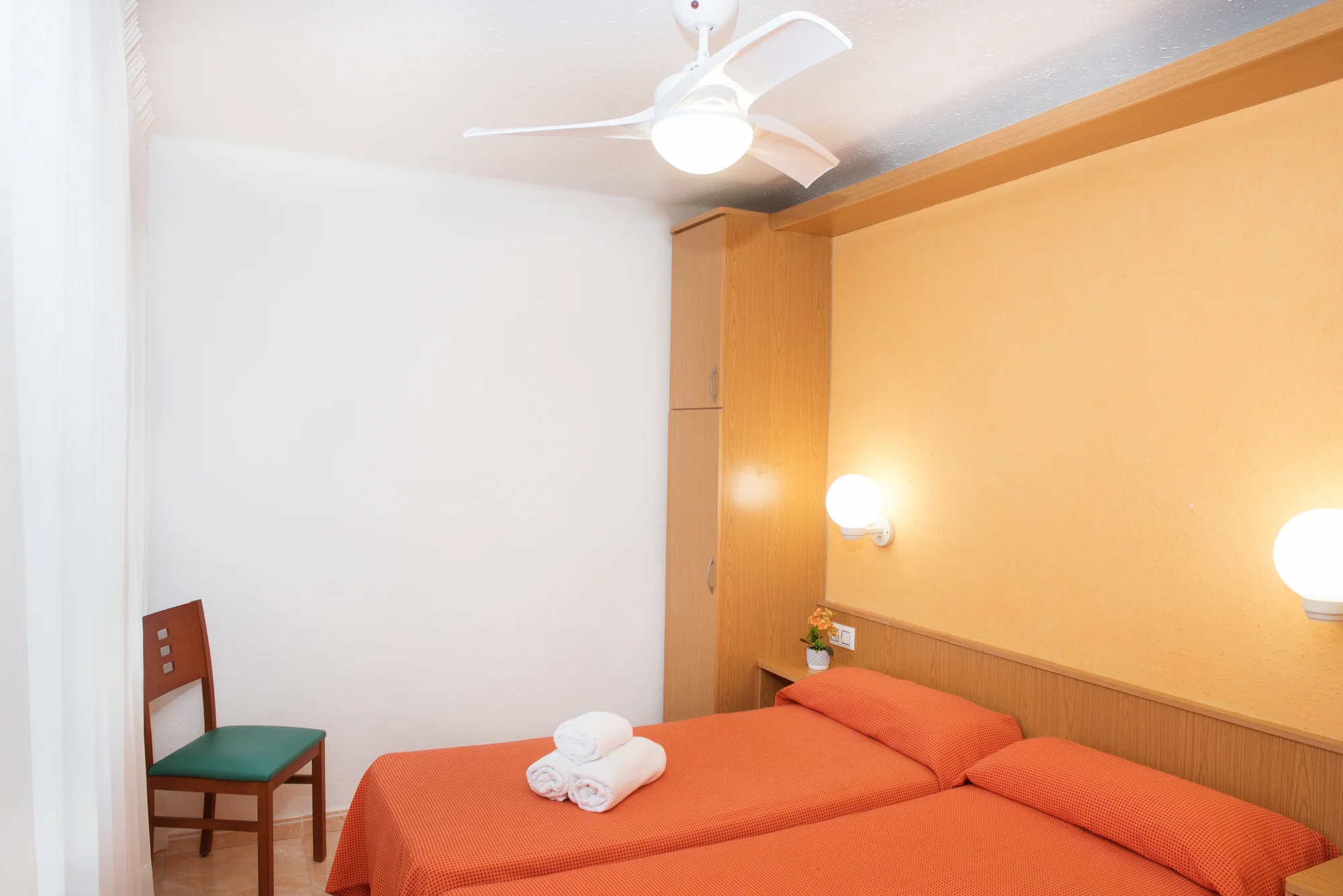 Apartmány na španělském pobřeží Costa Dorada: bazén a terasa, pláž 50 metrů