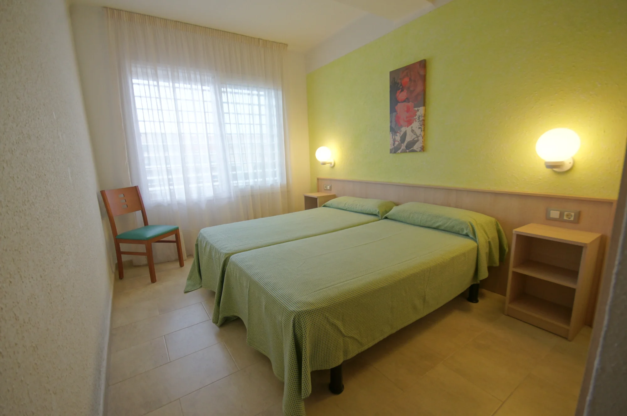 Apartmány na španělském pobřeží Costa Dorada: bazén a terasa, pláž 50 metrů