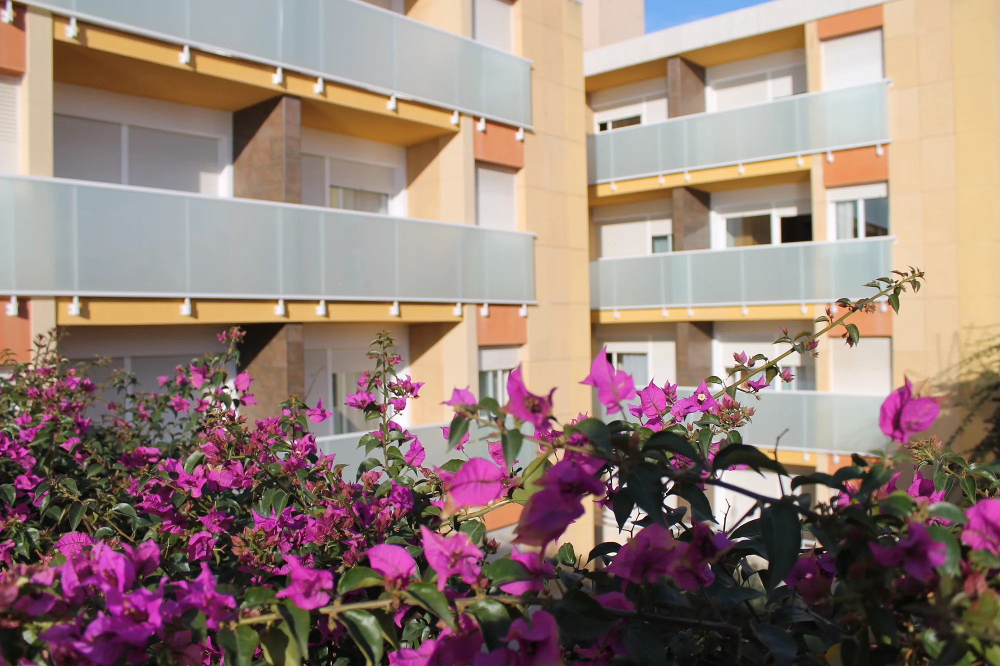 Apartmány na španělském pobřeží Costa Dorada: bazén a terasa, pláž 50 metrů