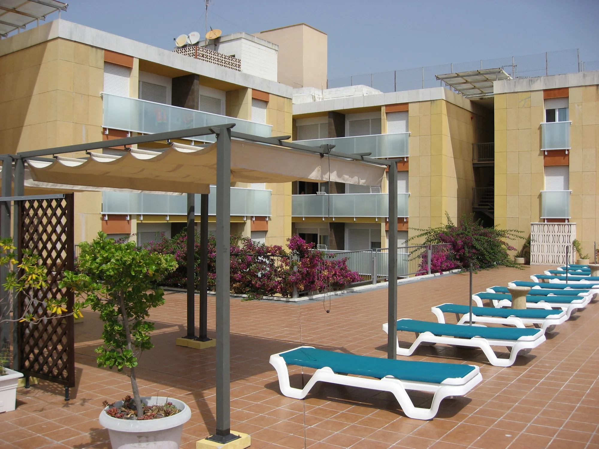 Apartmány na španělském pobřeží Costa Dorada: bazén a terasa, pláž 50 metrů