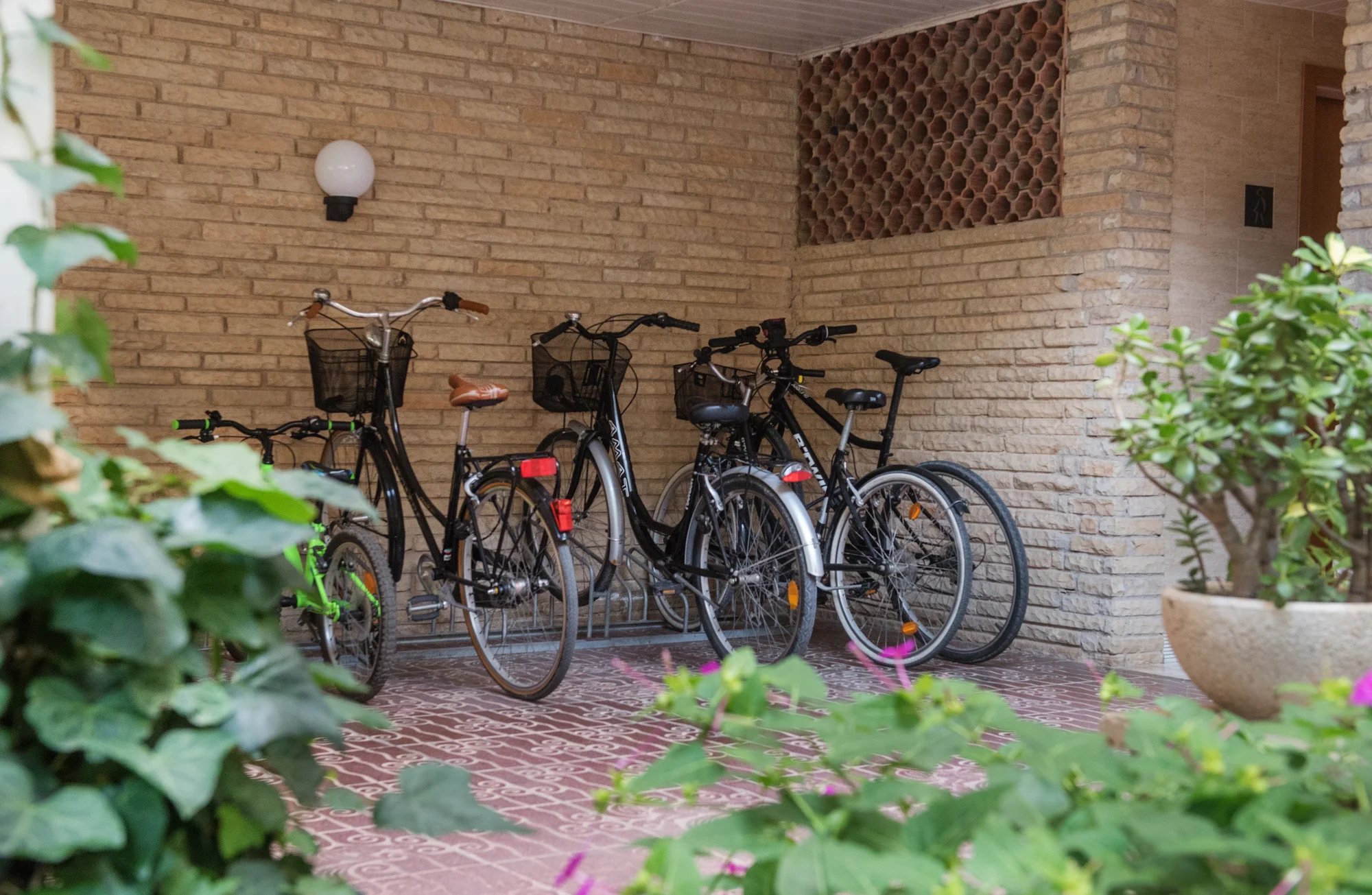 Apartmány na španělském pobřeží Costa Dorada: bazén a terasa, pláž 50 metrů