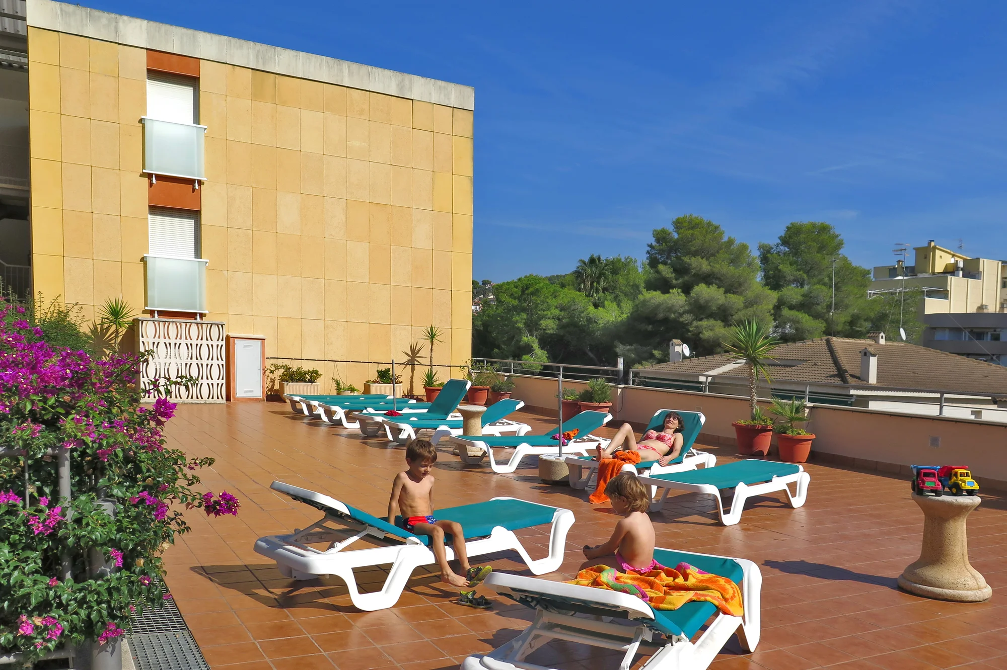 Apartmány na španělském pobřeží Costa Dorada: bazén a terasa, pláž 50 metrů