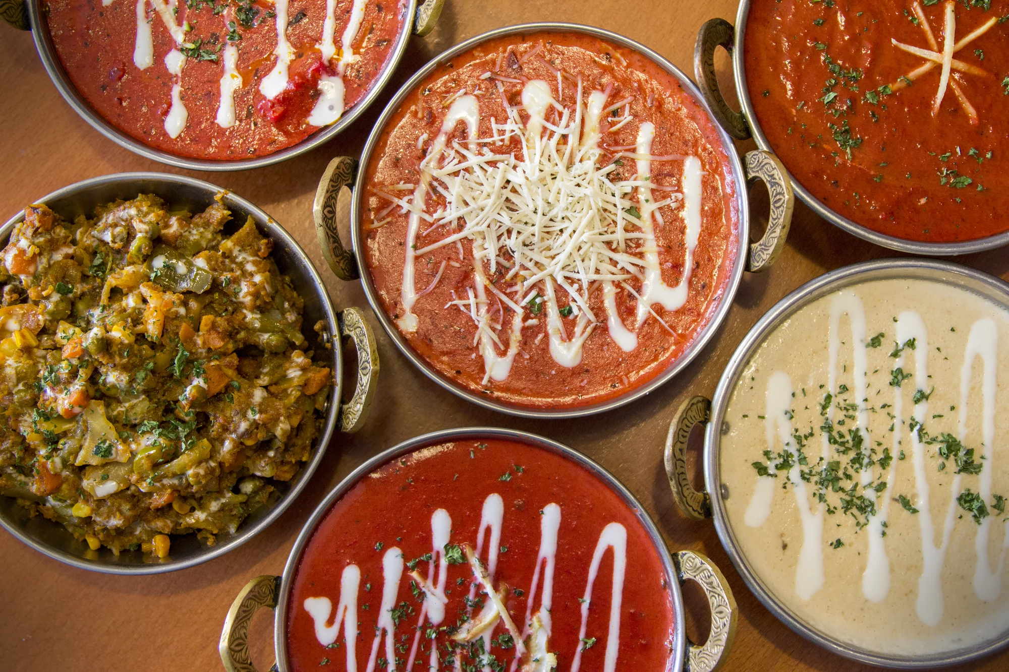 Indicko-nepálské menu pro 2-4 osoby: předkrm, hlavní chod a dezert dle výběru