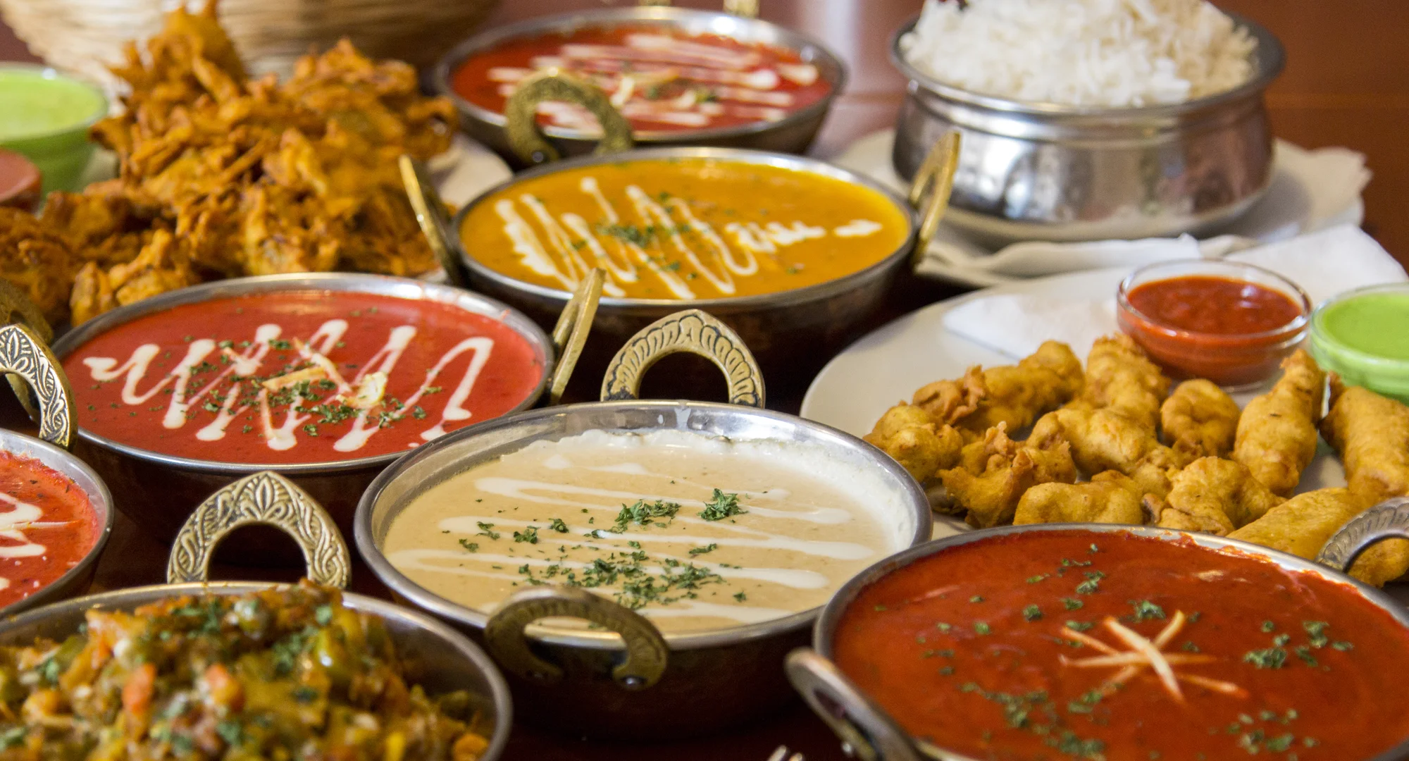 Indicko-nepálské menu pro 2-4 osoby: předkrm, hlavní chod a dezert dle výběru