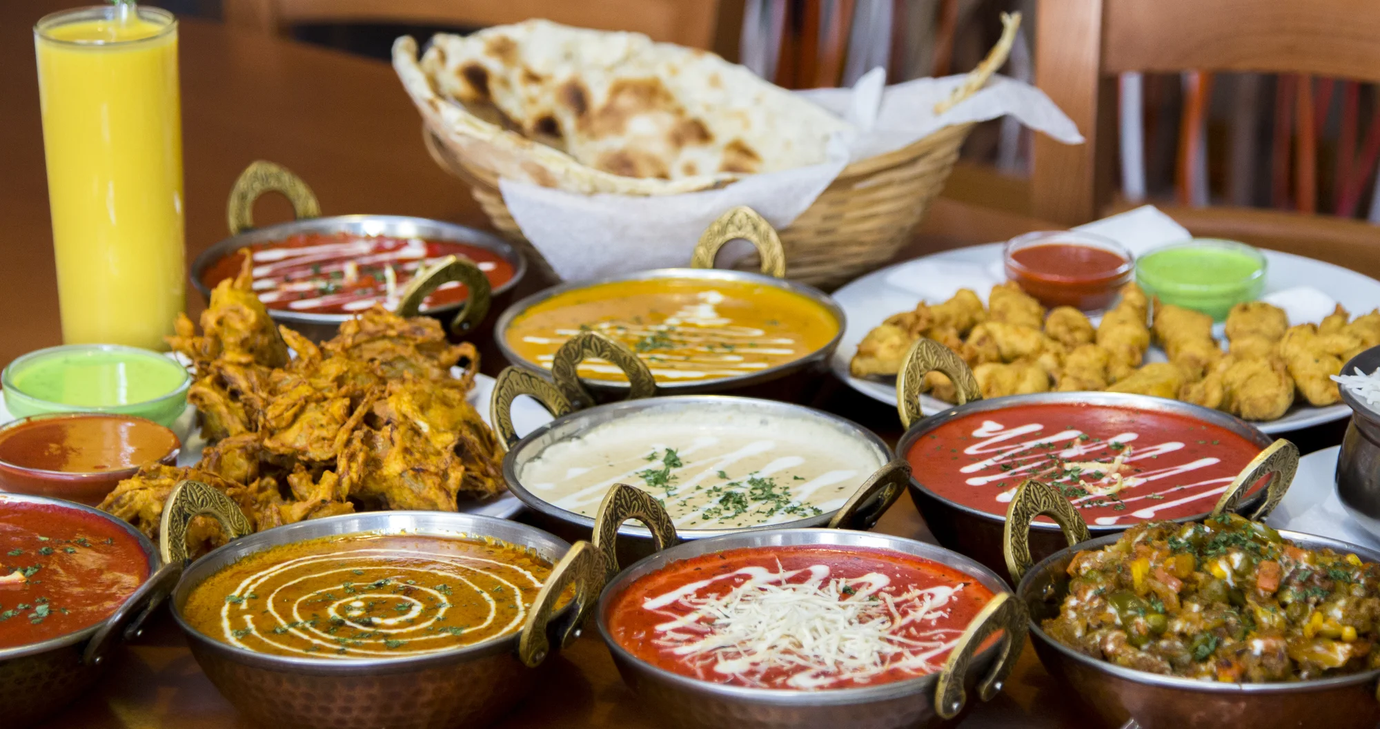 Indicko-nepálské menu pro 2-4 osoby: předkrm, hlavní chod a dezert dle výběru