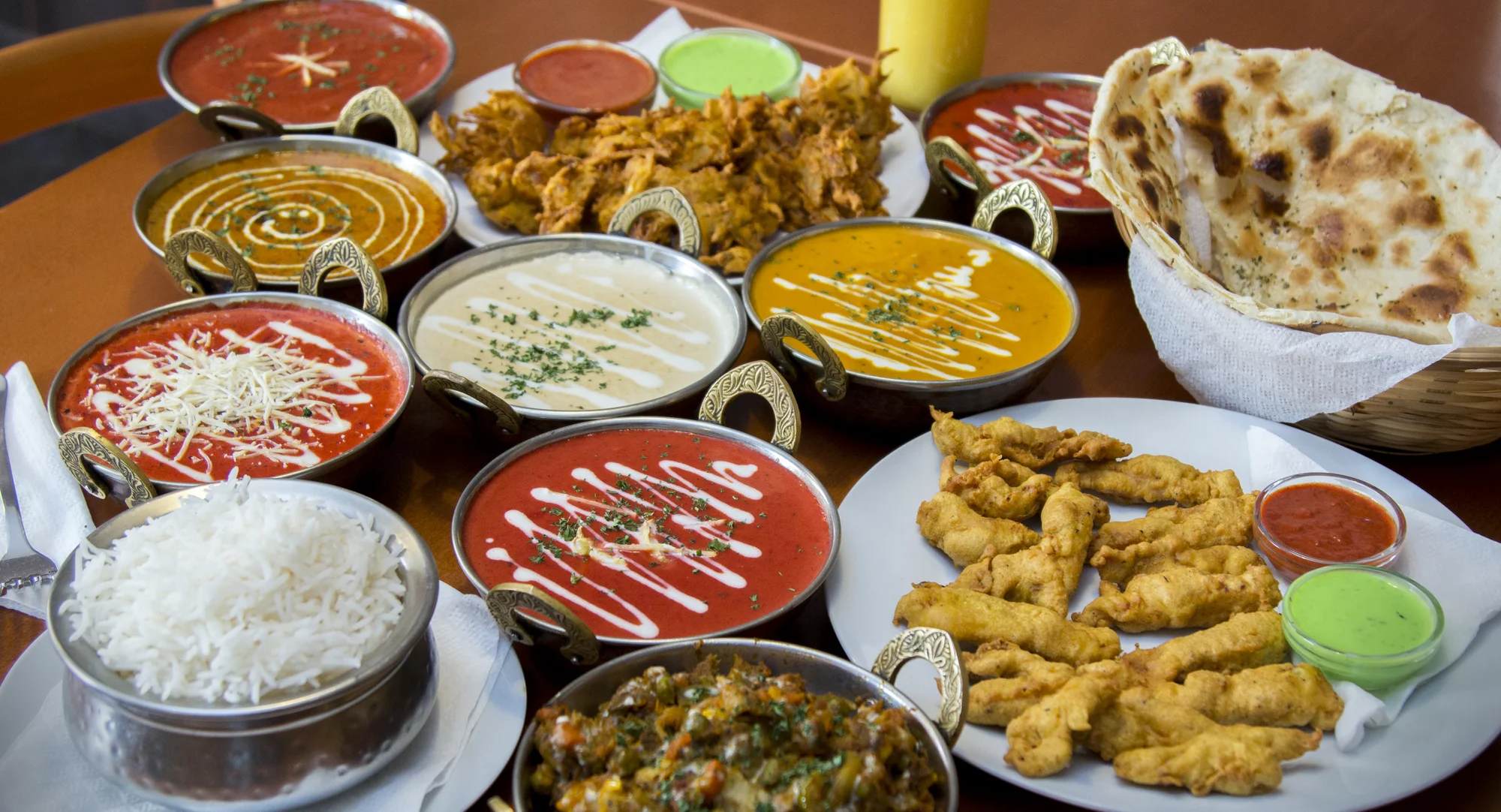 Indicko-nepálské menu pro 2-4 osoby: předkrm, hlavní chod a dezert dle výběru