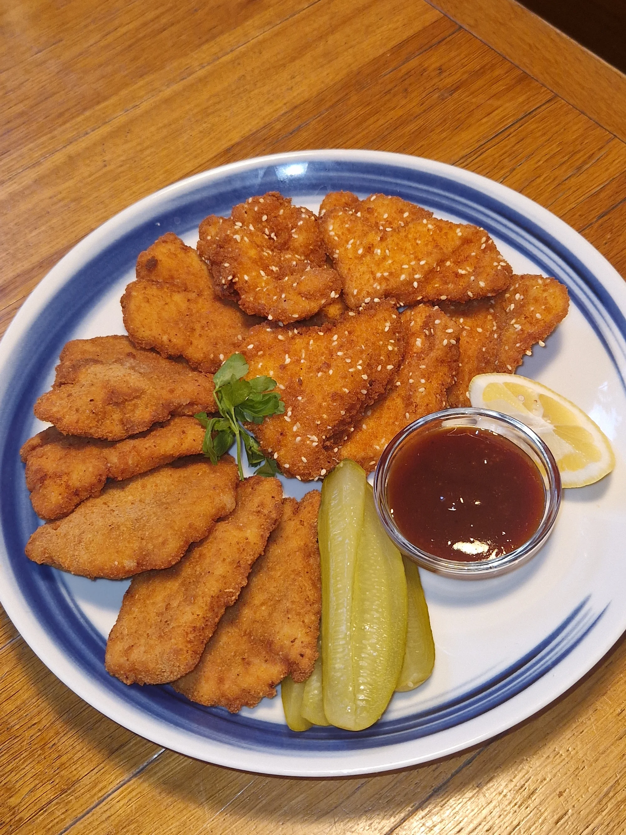 Masová hostina na Smíchově: burger menu, žebra, krkovice a křídla i stripsy a řízečky
