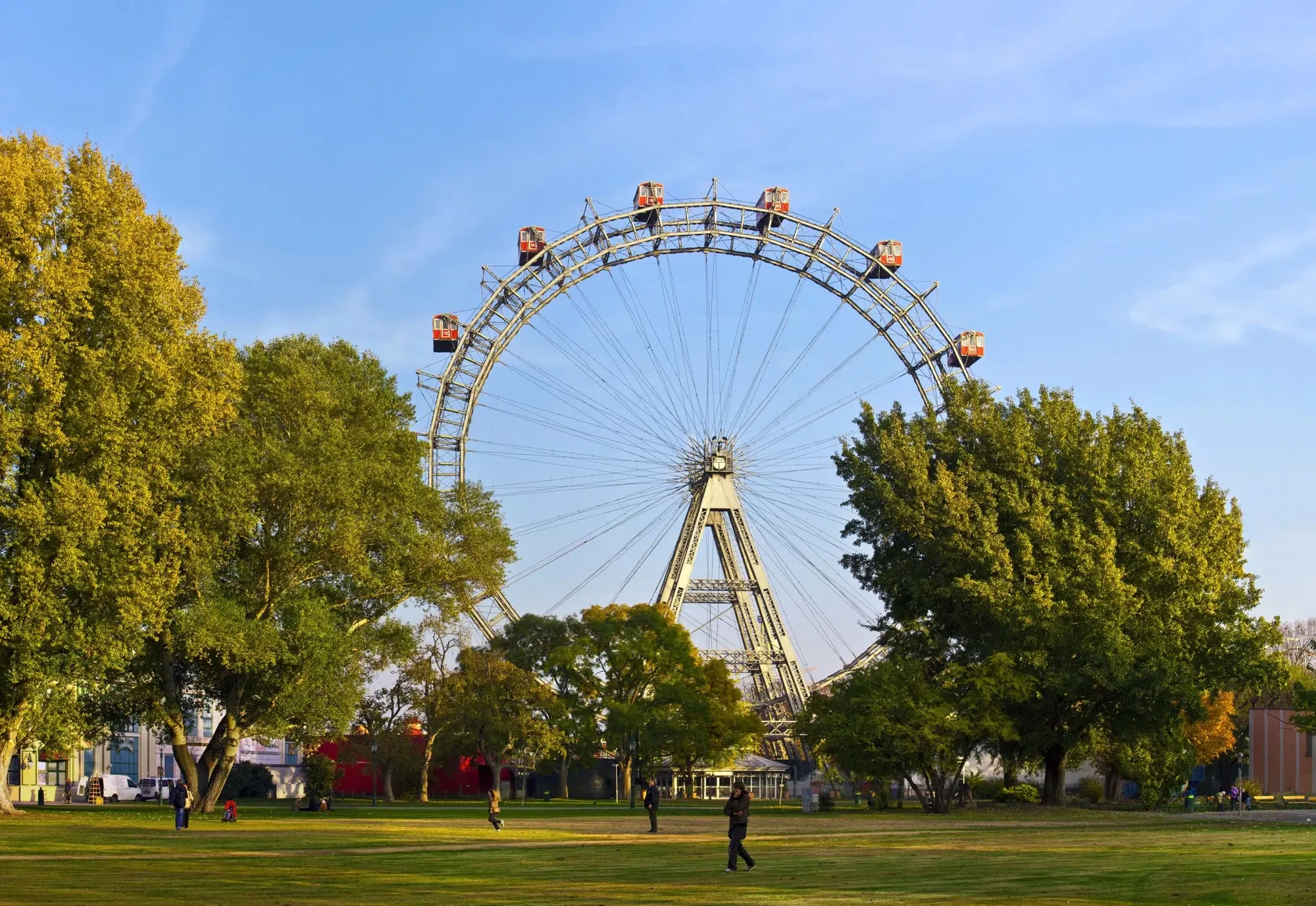Poznejte Vídeň: 4* hotel v širším centru, snídaně, výlety do zoo i muzea iluzí