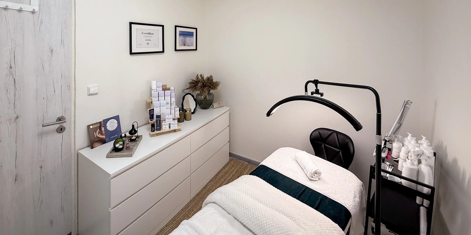 Kompletní péče o pleť: hloubkové čištění, peeling, masáž i mikrojehličkování