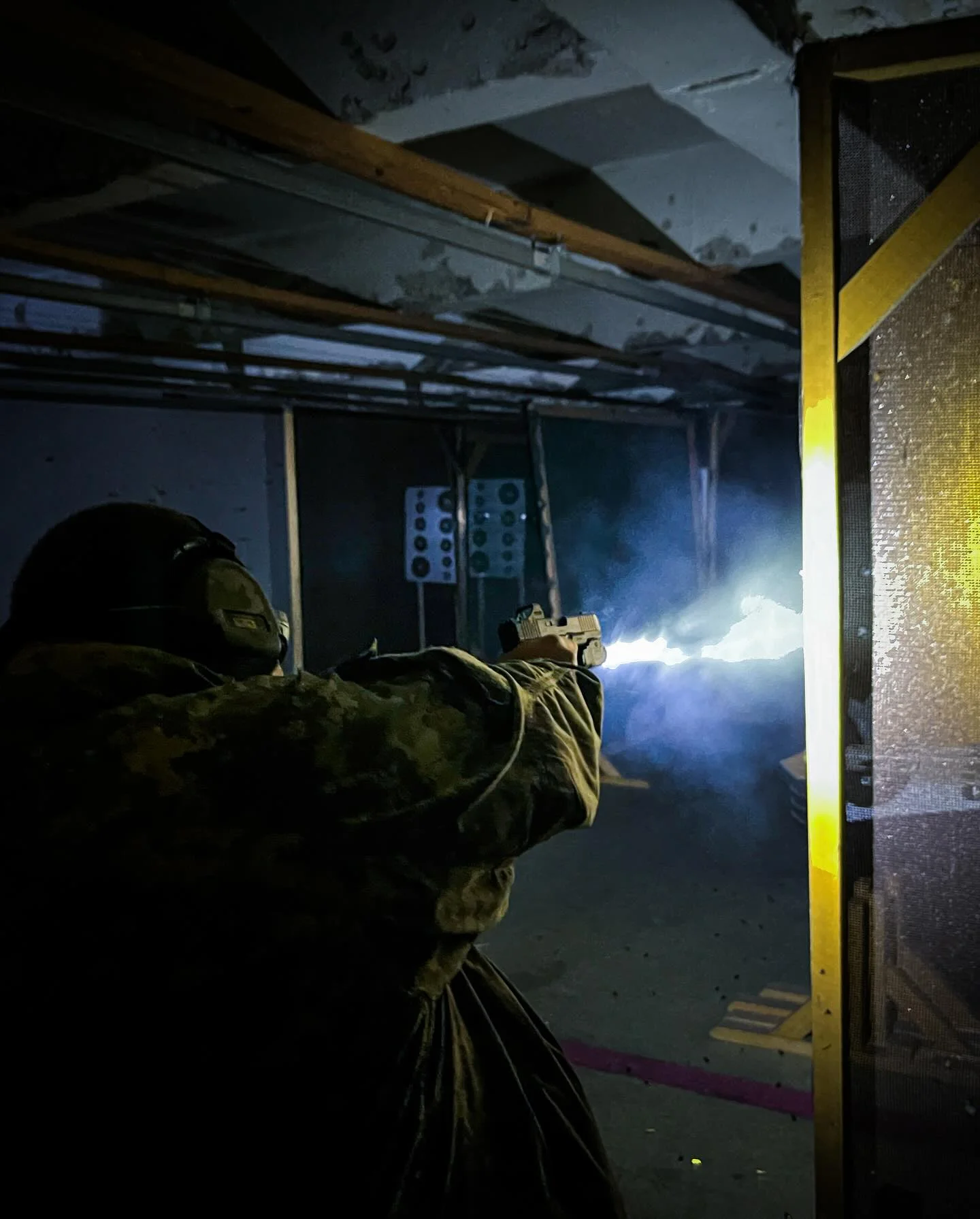 20–120 minut na střelnici: puška, revolver i samopal, vč. dozoru zkušeného instruktora