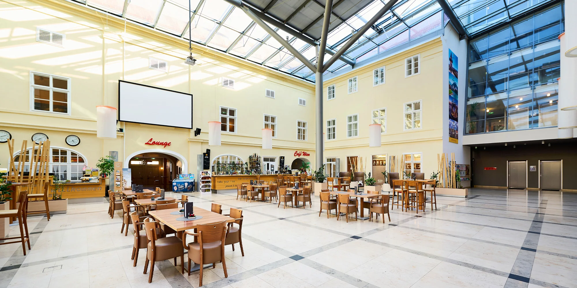 Poznejte Vídeň: 4* hotel v širším centru, snídaně, výlety do zoo i muzea iluzí