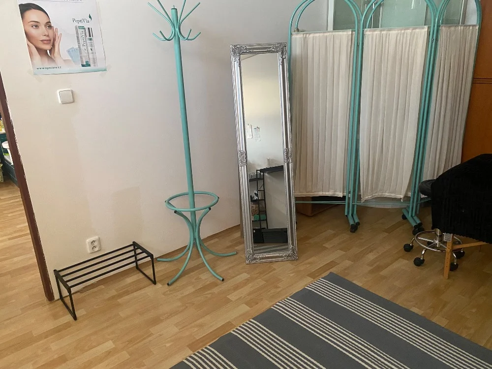 Liftingová masáž obličeje nebo kosmetické ošetření pleti pro ženy i muže