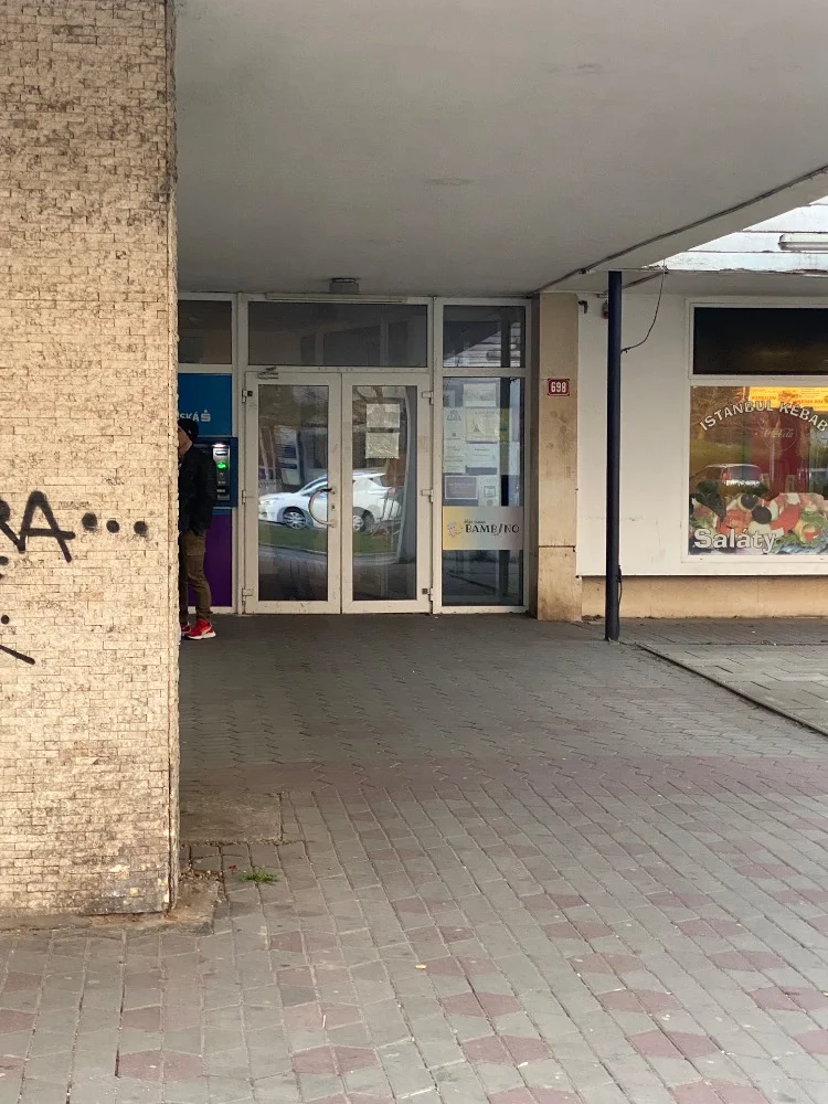 Liftingová masáž obličeje nebo kosmetické ošetření pleti pro ženy i muže