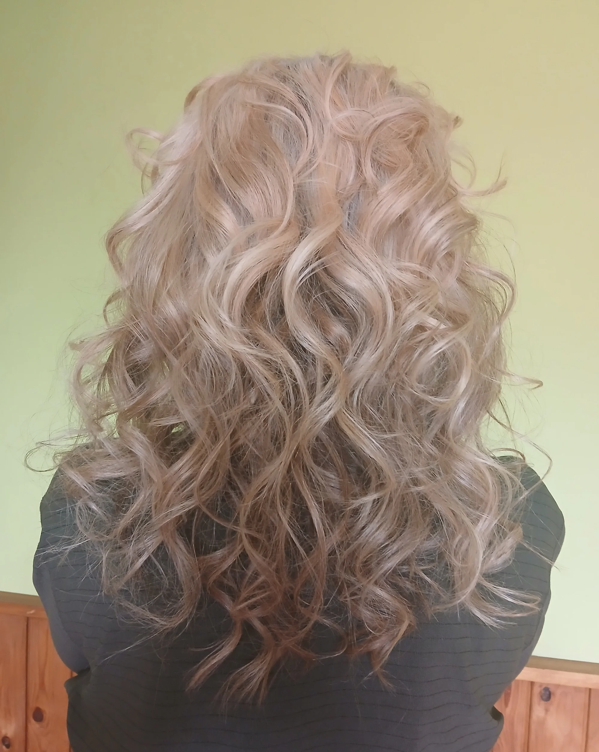 Kadeřnické balíčky pro muže i ženy: střih, barva a styling pro všechny délky vlasů