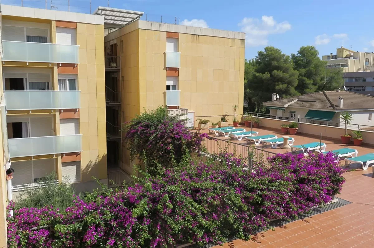 Apartmány na španělském pobřeží Costa Dorada: bazén a terasa, pláž 50 metrů