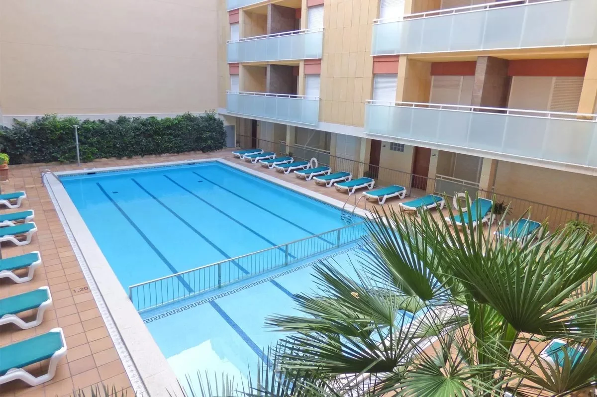 Apartmány na španělském pobřeží Costa Dorada: bazén a terasa, pláž 50 metrů