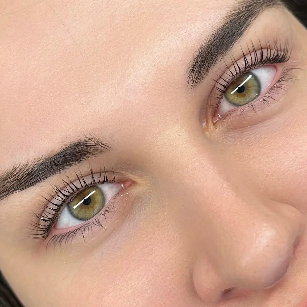 Pro krásný pohled: lash lifting nebo laminace obočí včetně barvení