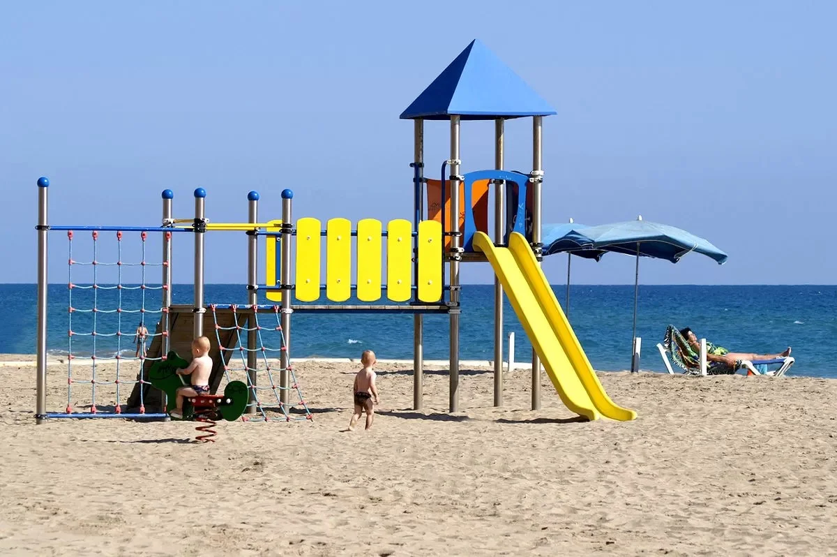 Apartmány na španělském pobřeží Costa Dorada: bazén a terasa, pláž 50 metrů