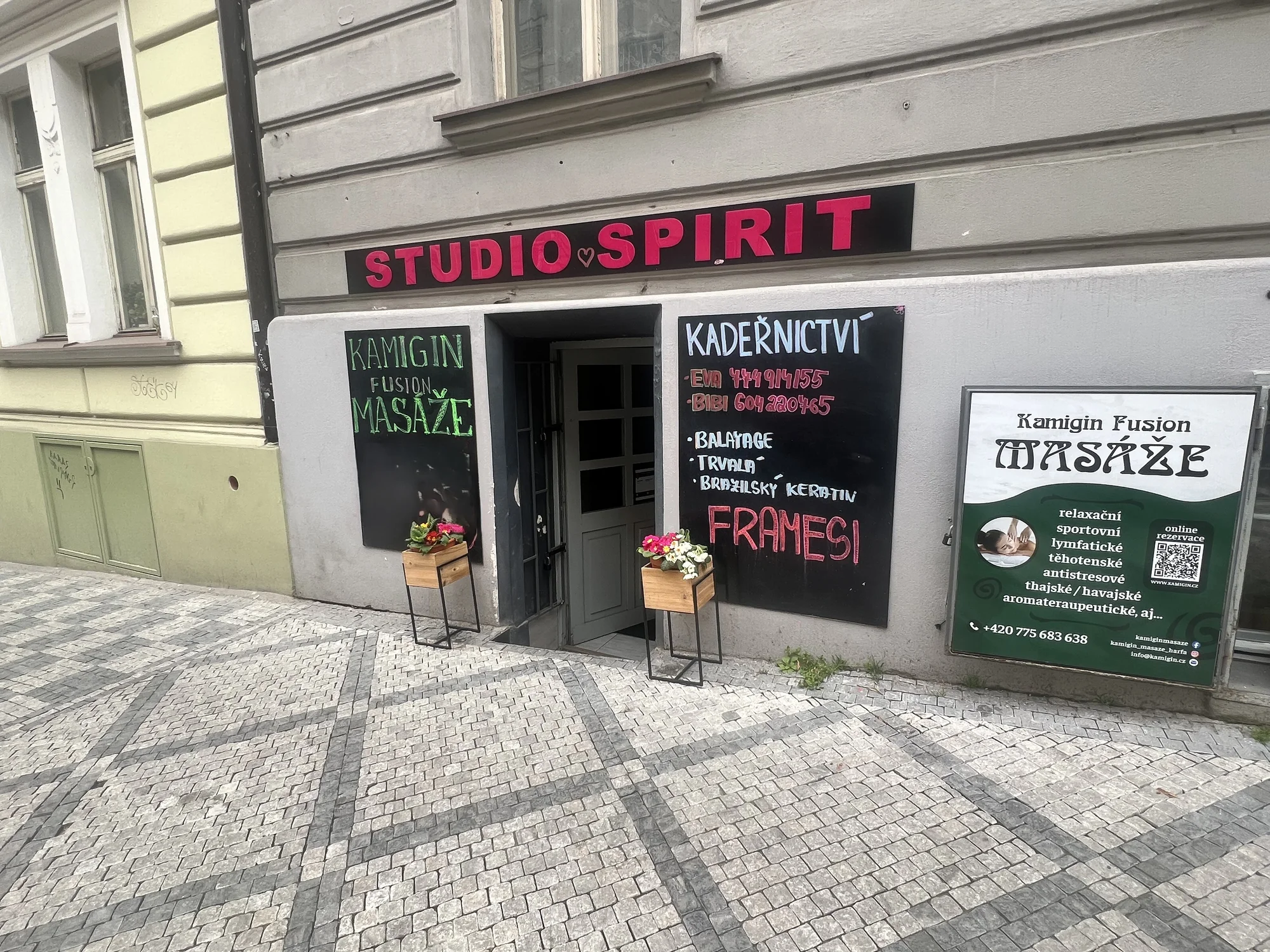 Až 60minutová masáž dle výběru: záda a šíje či chodidla a nohy