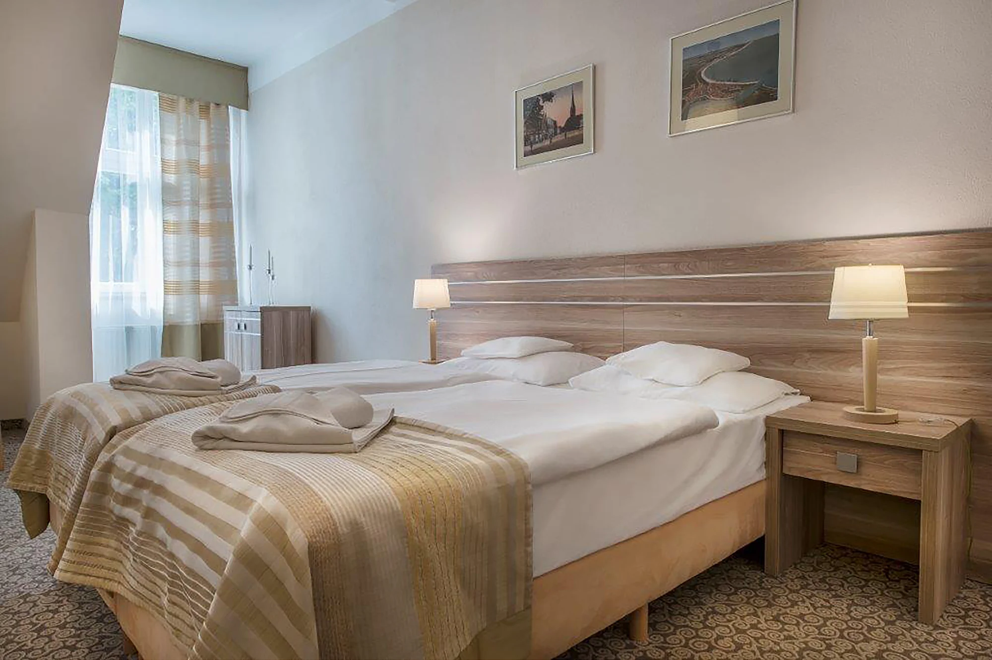 Historický hotel ve Svinoústí: elegantní interiéry, neomezený wellness a snídaně, polopenze či plná penze