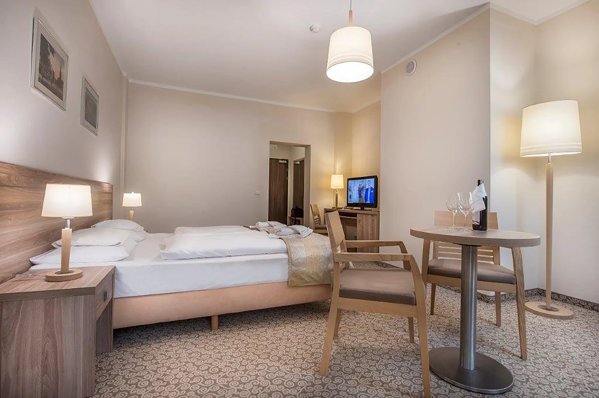 Historický hotel ve Svinoústí: elegantní interiéry, neomezený wellness a snídaně, polopenze či plná penze
