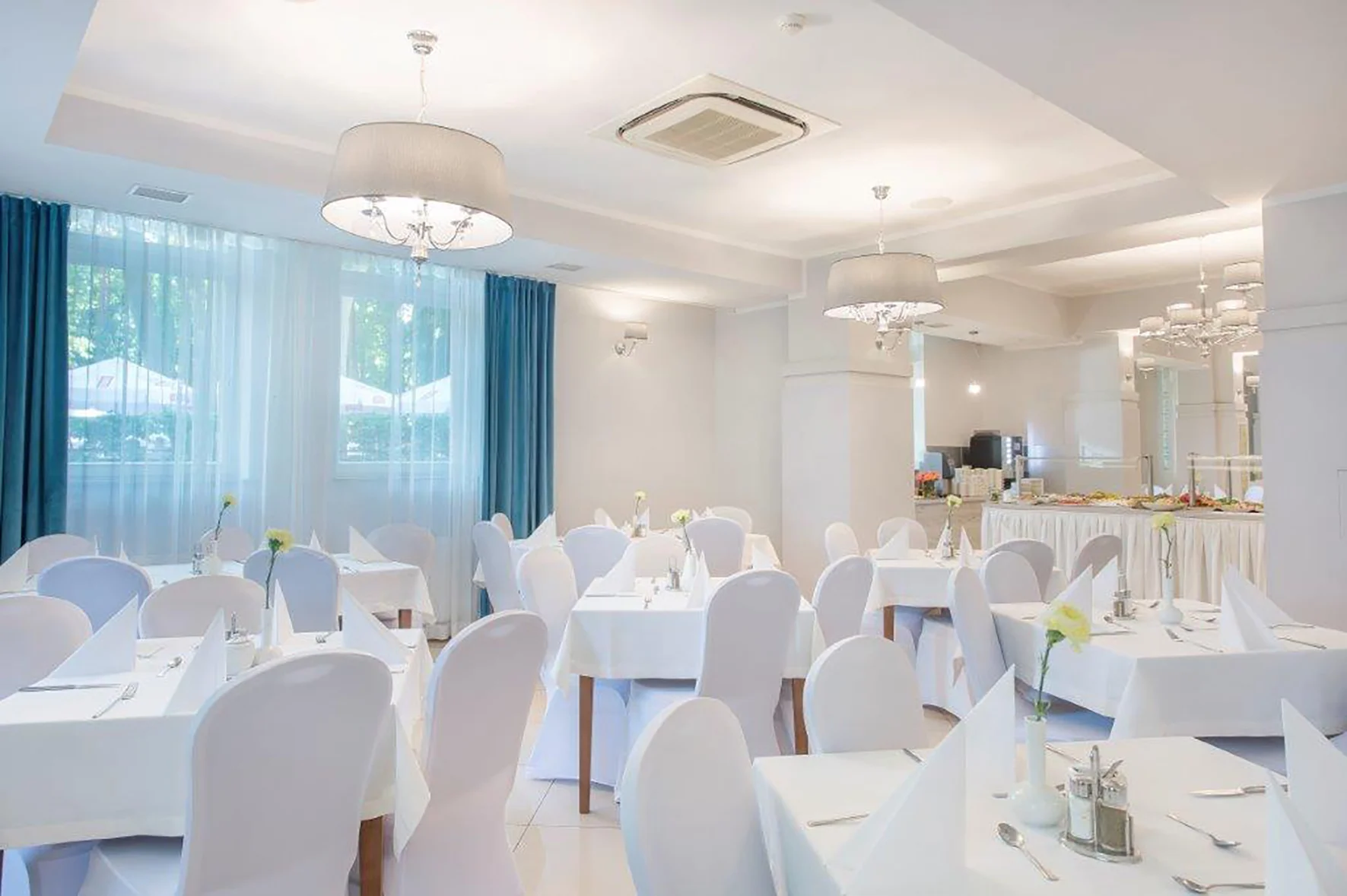 Historický hotel ve Svinoústí: elegantní interiéry, neomezený wellness a snídaně, polopenze či plná penze
