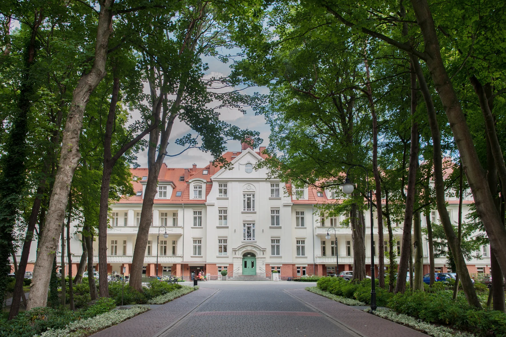 Historický hotel ve Svinoústí: elegantní interiéry, neomezený wellness a snídaně, polopenze či plná penze