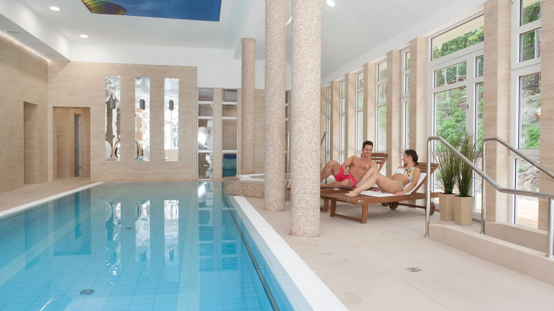 Historický hotel ve Svinoústí: elegantní interiéry, neomezený wellness a snídaně, polopenze či plná penze