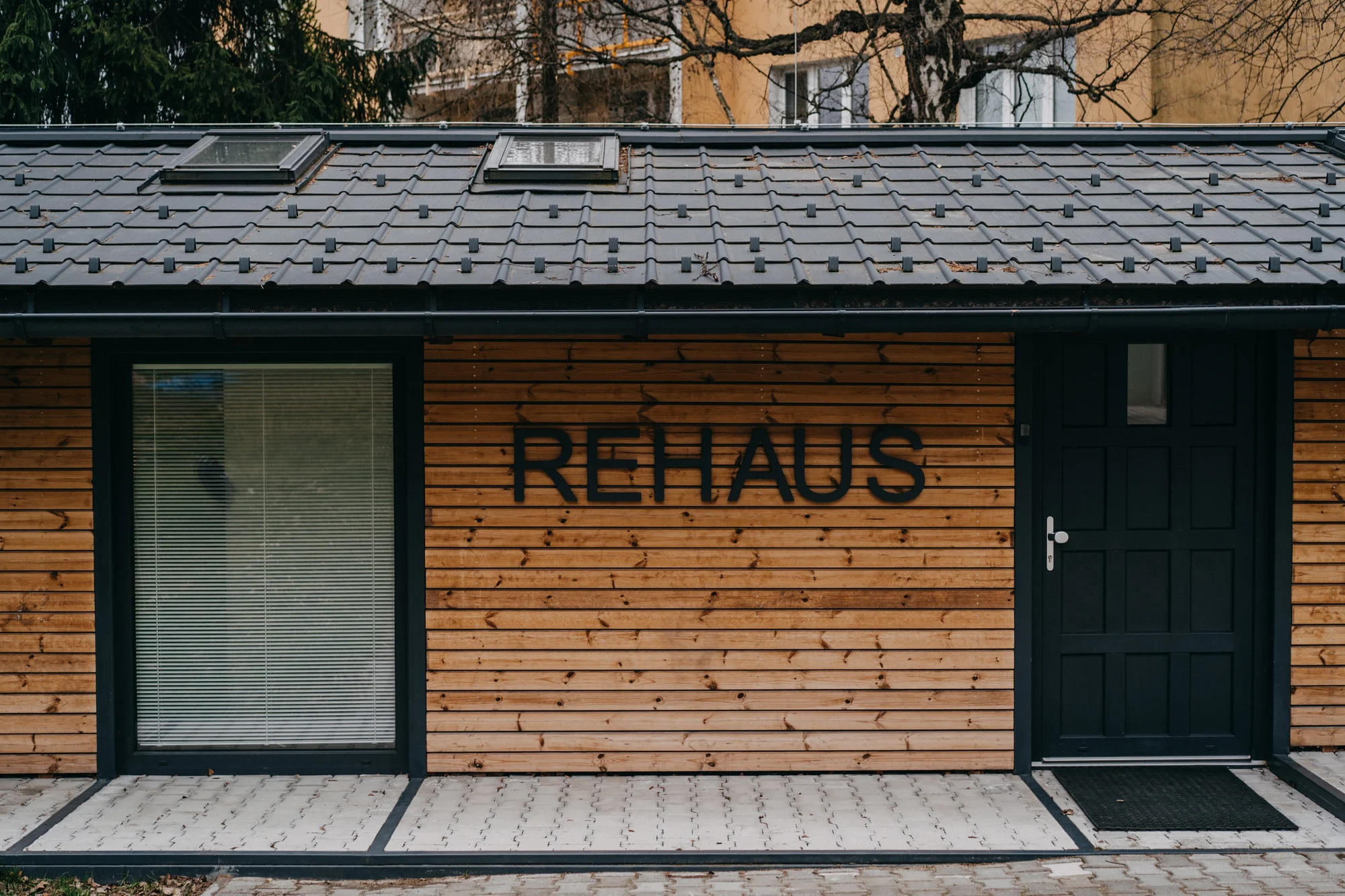 Laminace obočí nebo lash lifting vč. výživy a barvení v moderním salonu