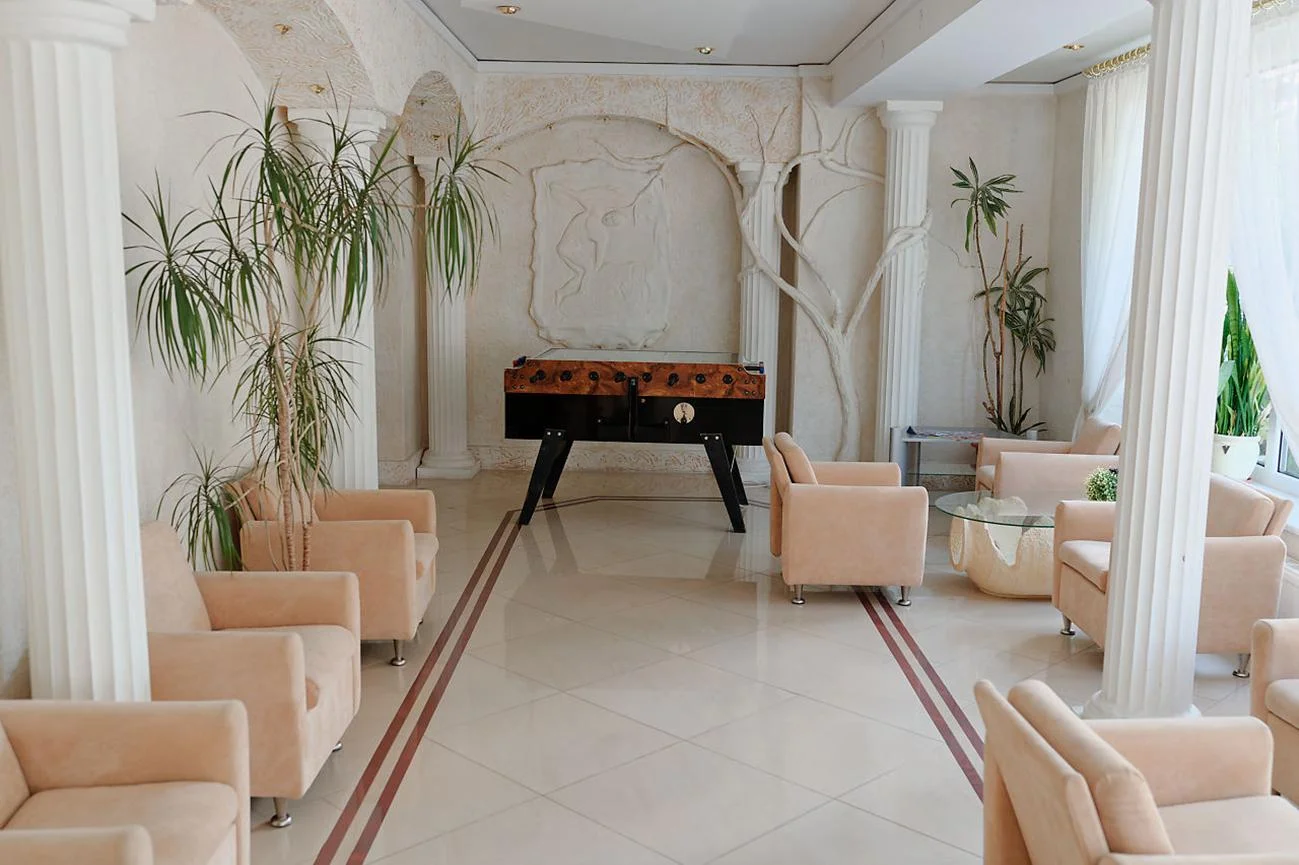 Dovolená u Mazruských jezer: 3* hotel přímo u promenády i snídaně či polopenze