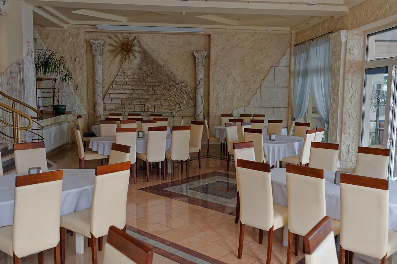 Dovolená u Mazruských jezer: 3* hotel přímo u promenády i snídaně či polopenze